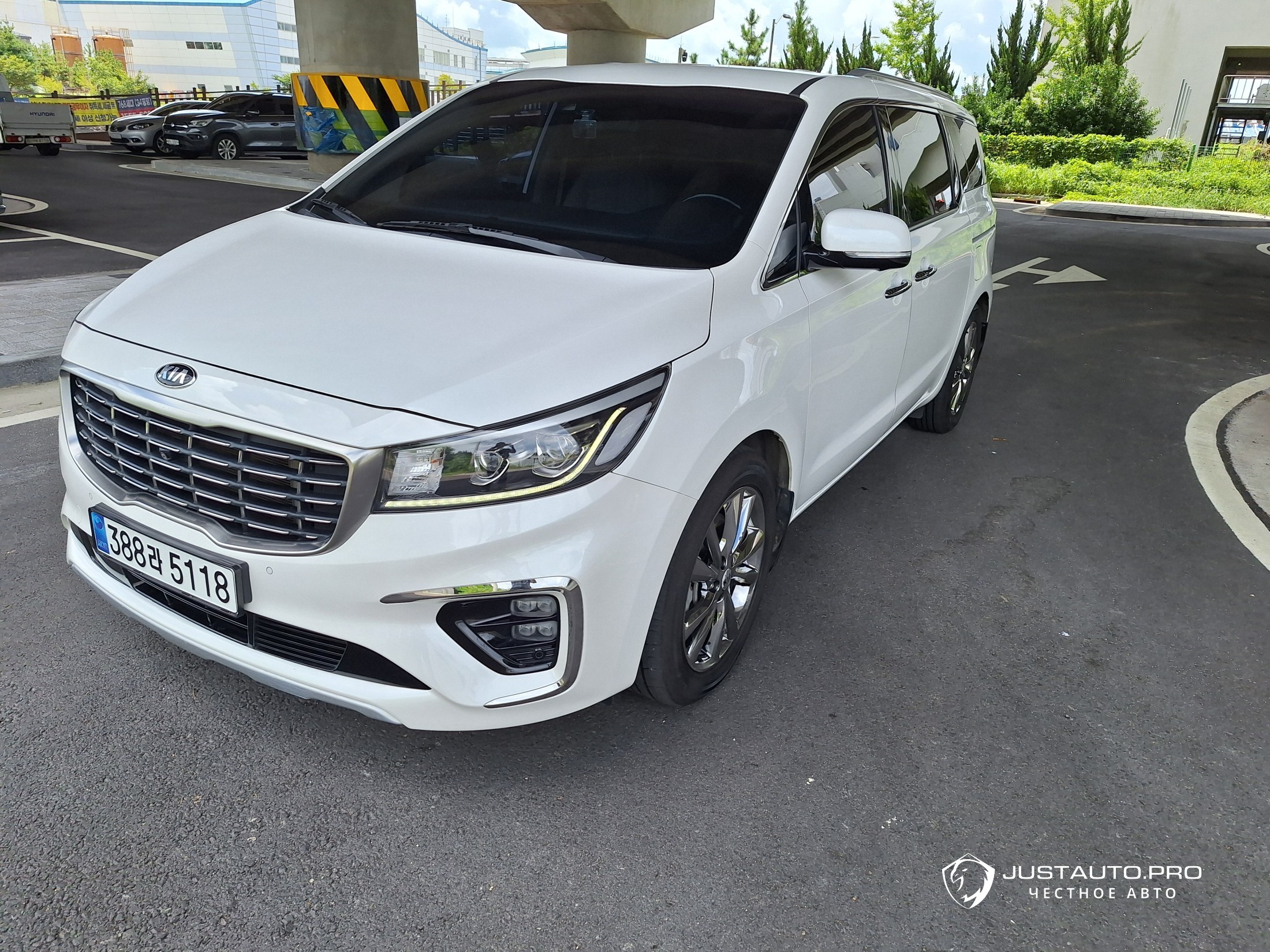 Автомобиль Kia Canival