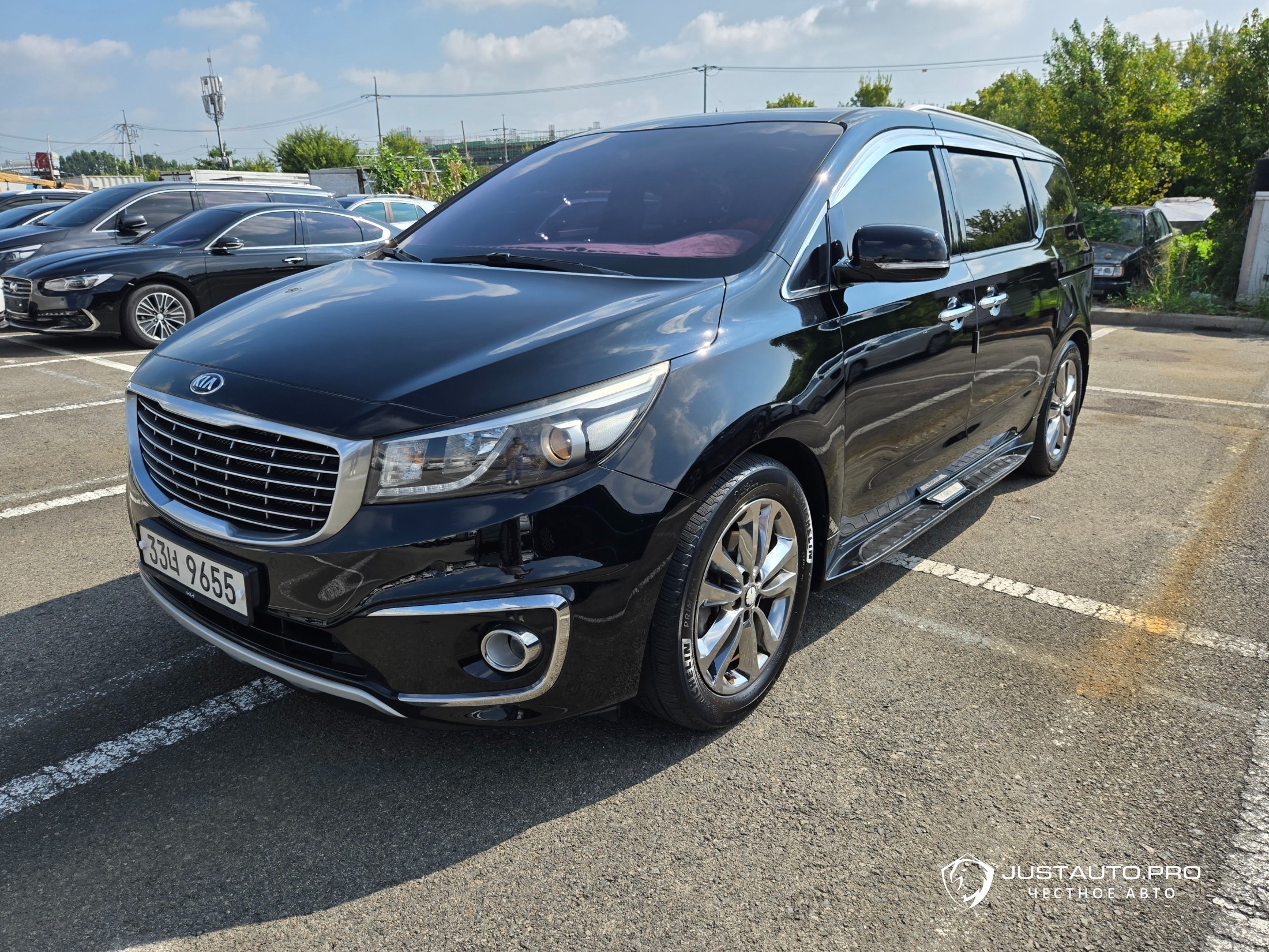 Автомобиль Kia Canival