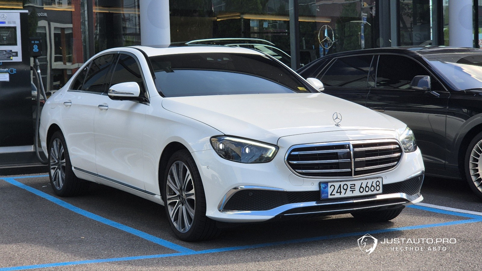 Автомобиль Mercedes-Benz E-Class