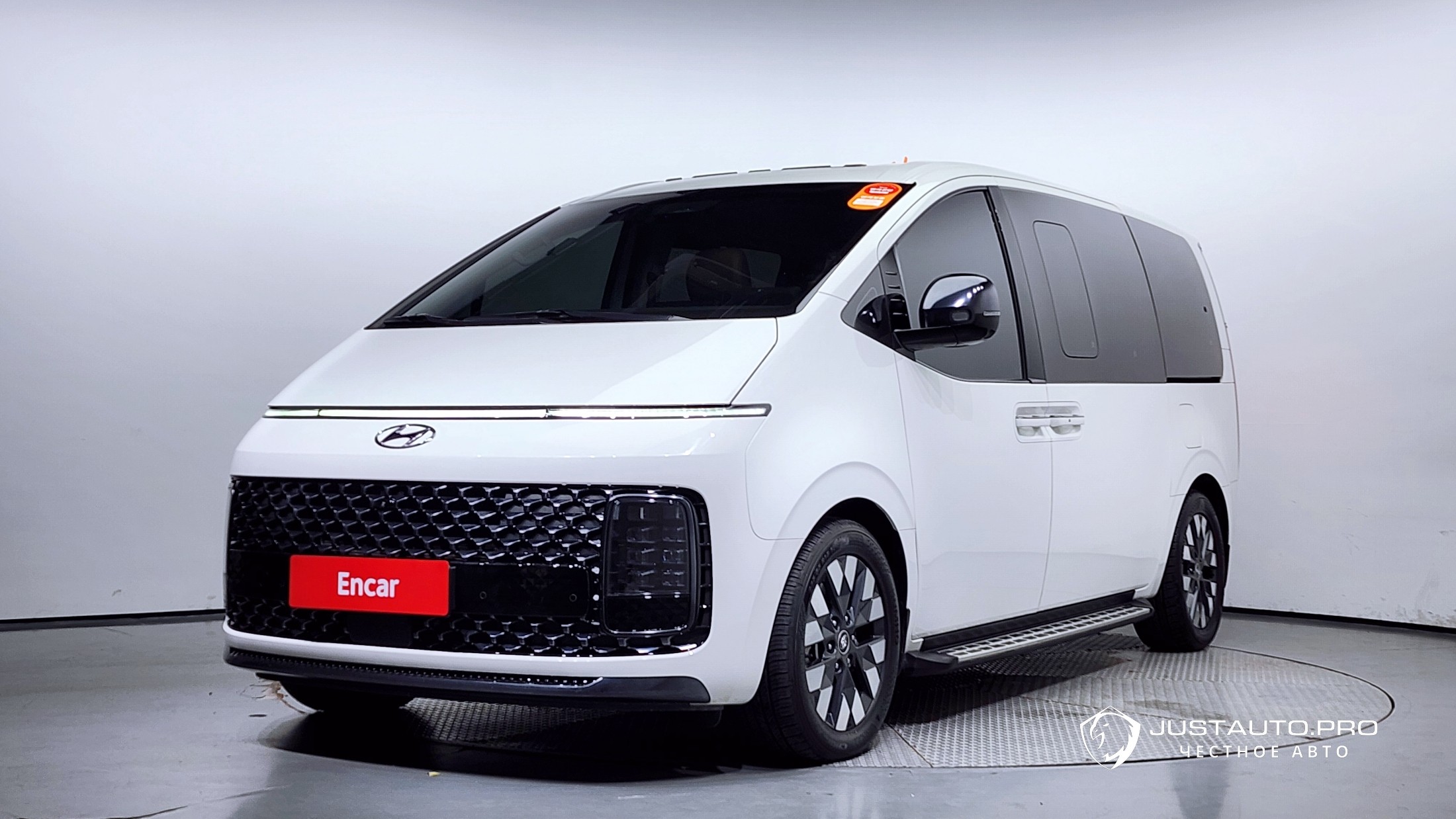 Автомобиль Hyundai Staria