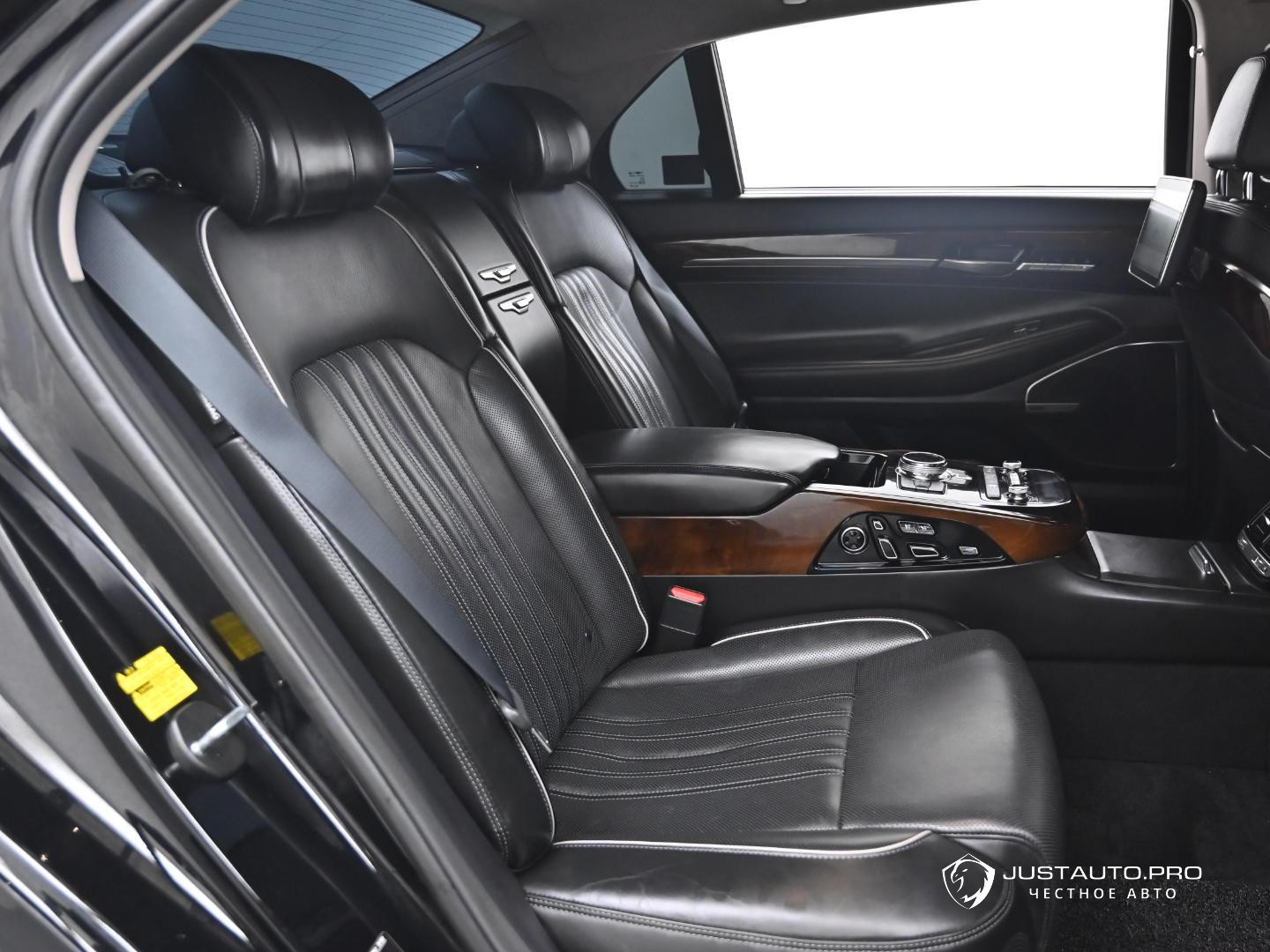 Автомобиль Genesis EQ900
