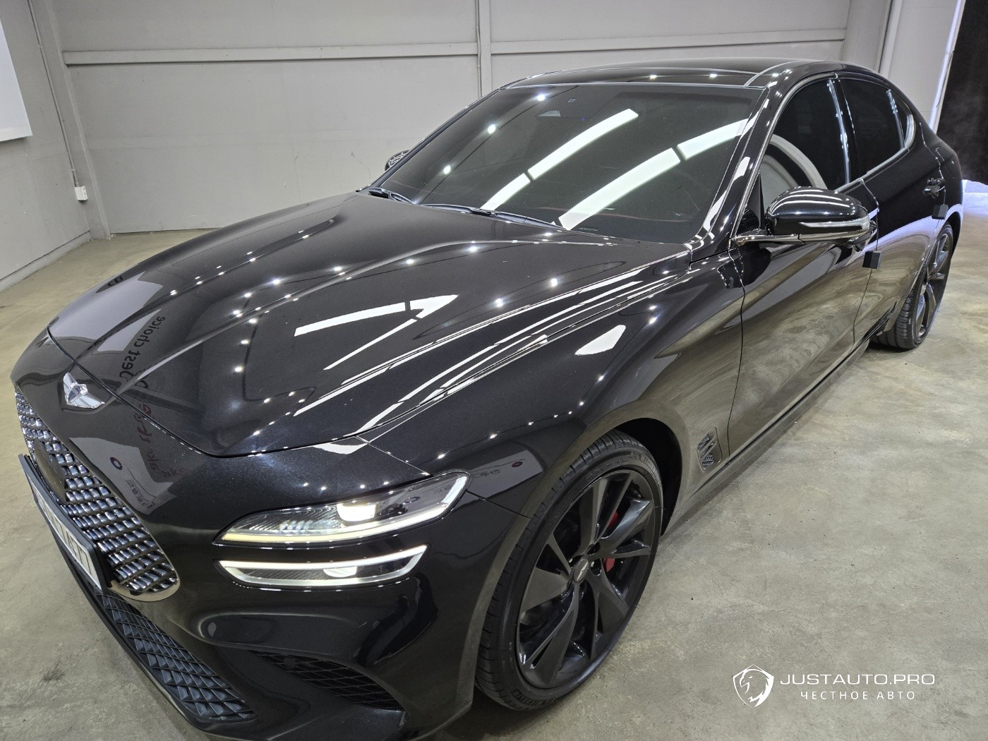 Автомобиль Genesis G70