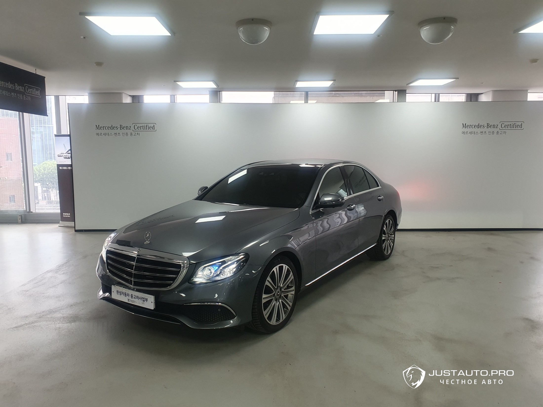 Автомобиль Mercedes-Benz E-Class