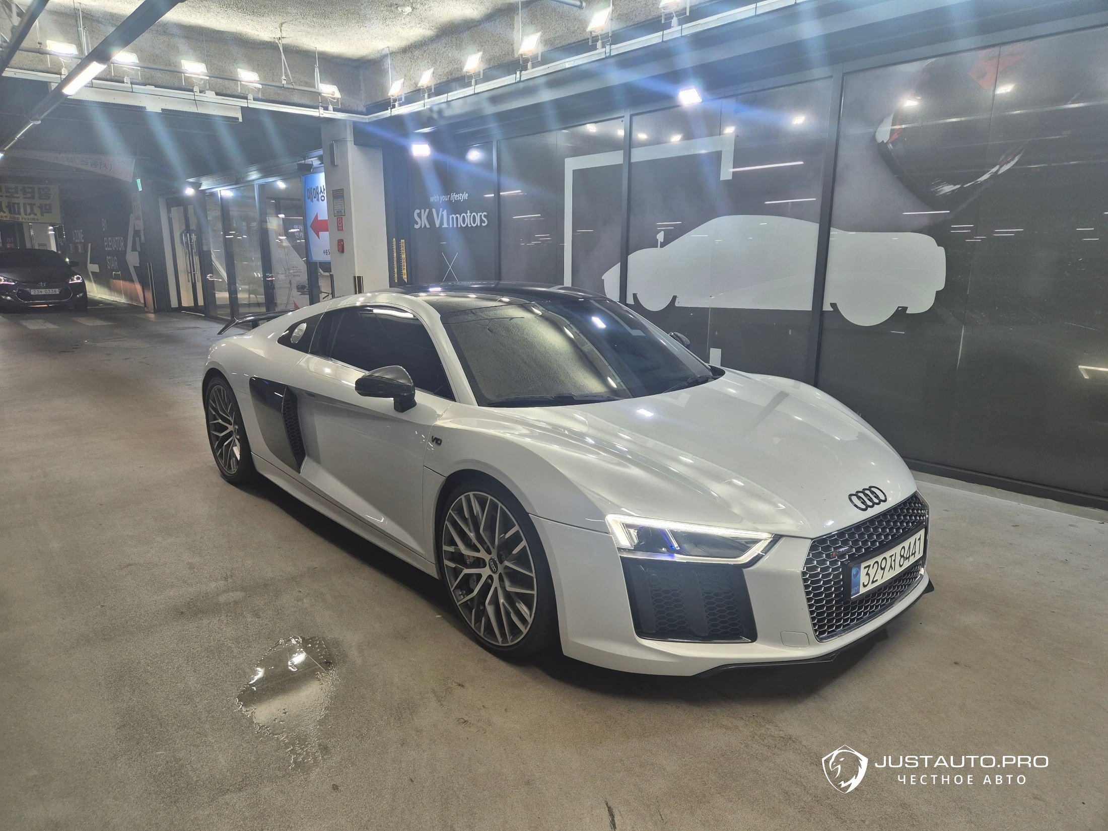 Автомобиль Audi R8