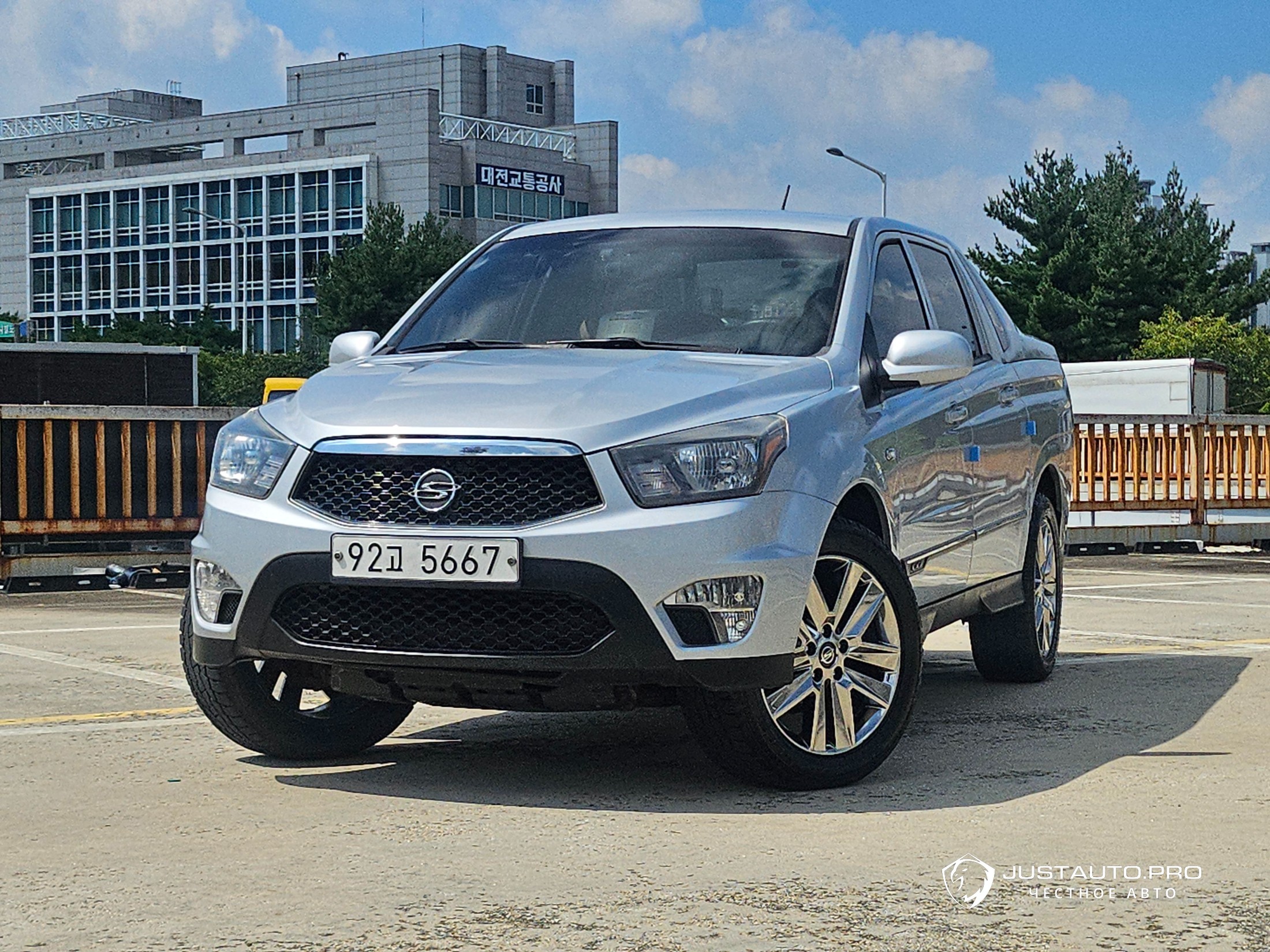 Автомобиль KG_Mobility_Ssangyong KORANDO