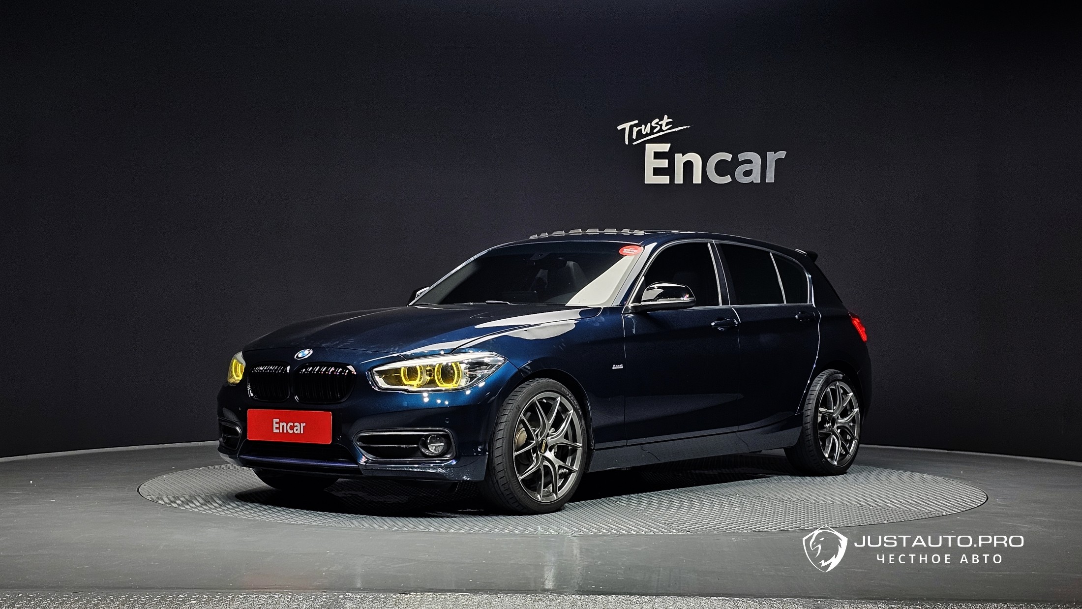 Автомобиль BMW 1-Series