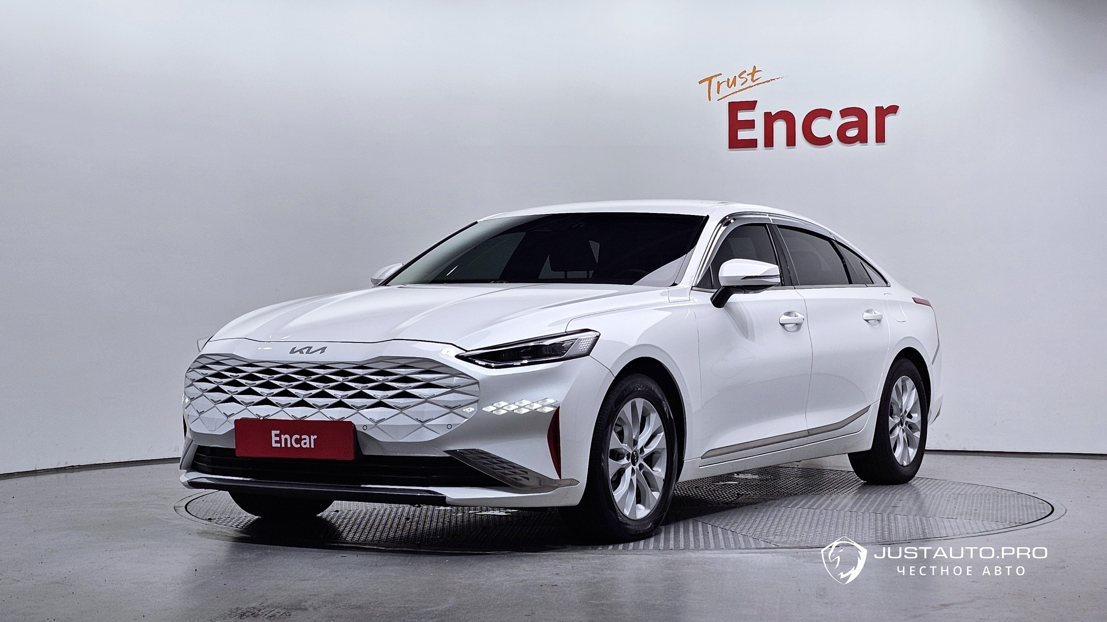 Автомобиль Kia K8