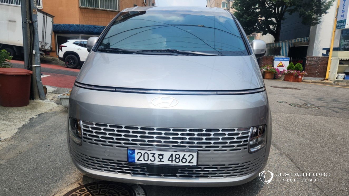 Автомобиль Hyundai Staria