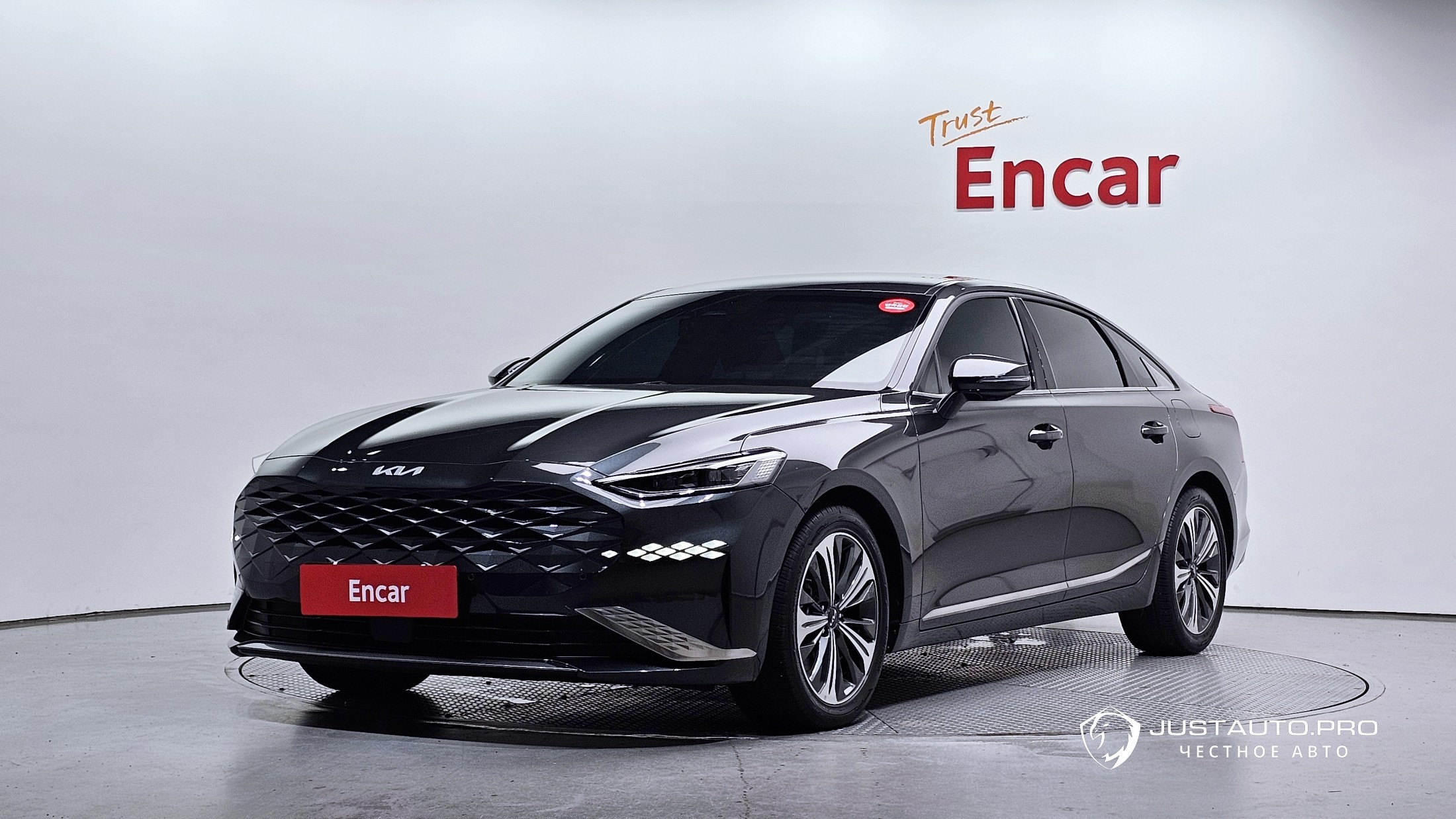 Автомобиль Kia K8
