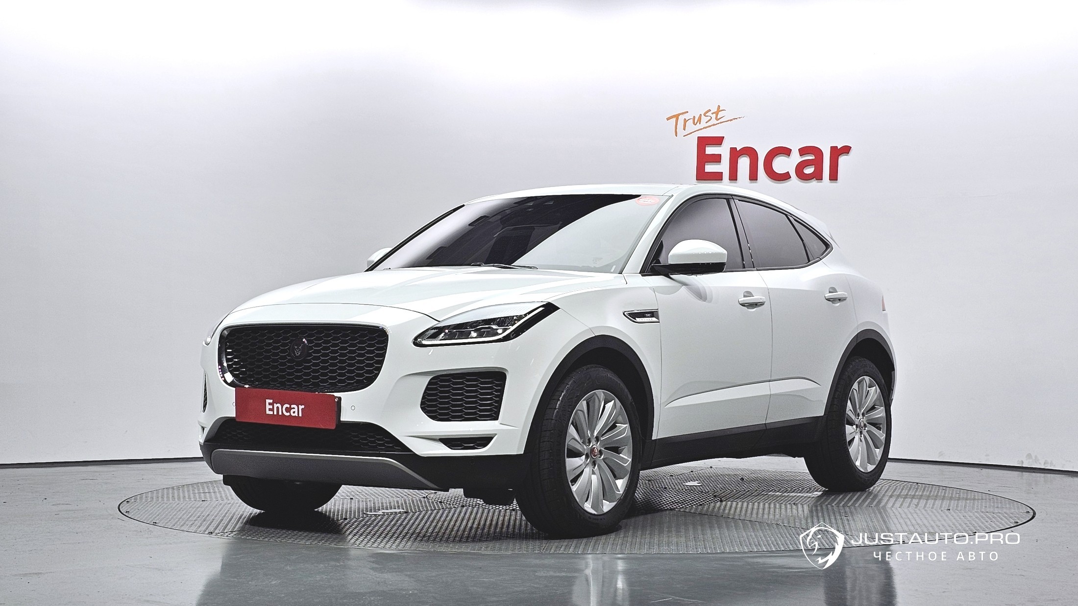 Автомобиль Jaguar E-PACE