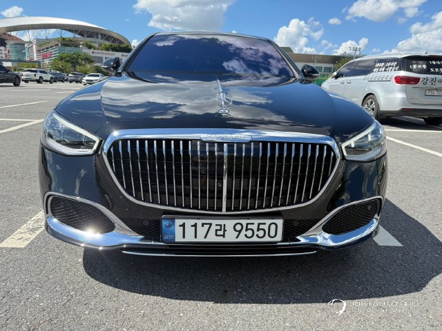 Автомобиль Mercedes-Benz S-Class