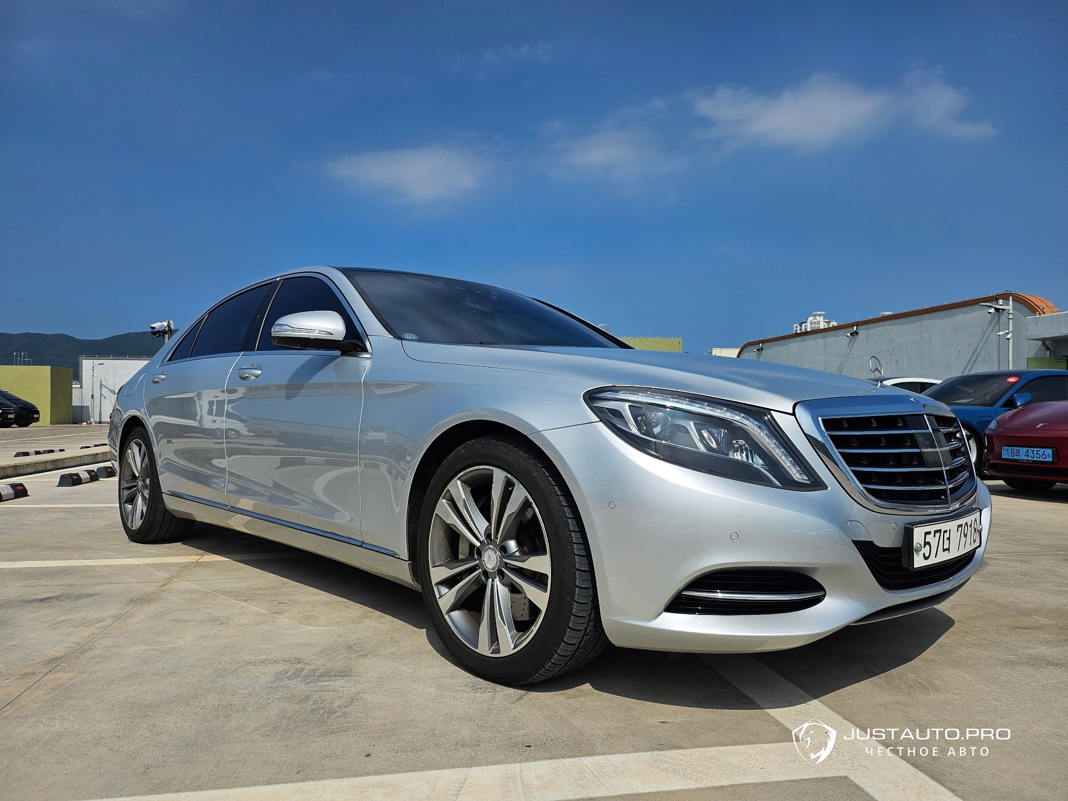 Автомобиль Mercedes-Benz S-Class