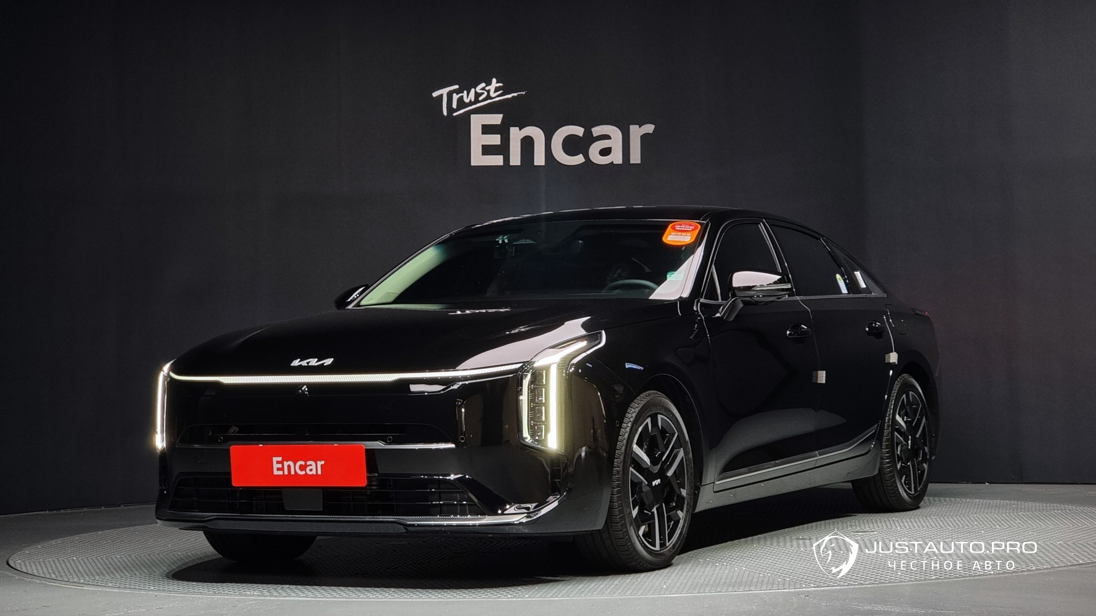 Автомобиль Kia K8