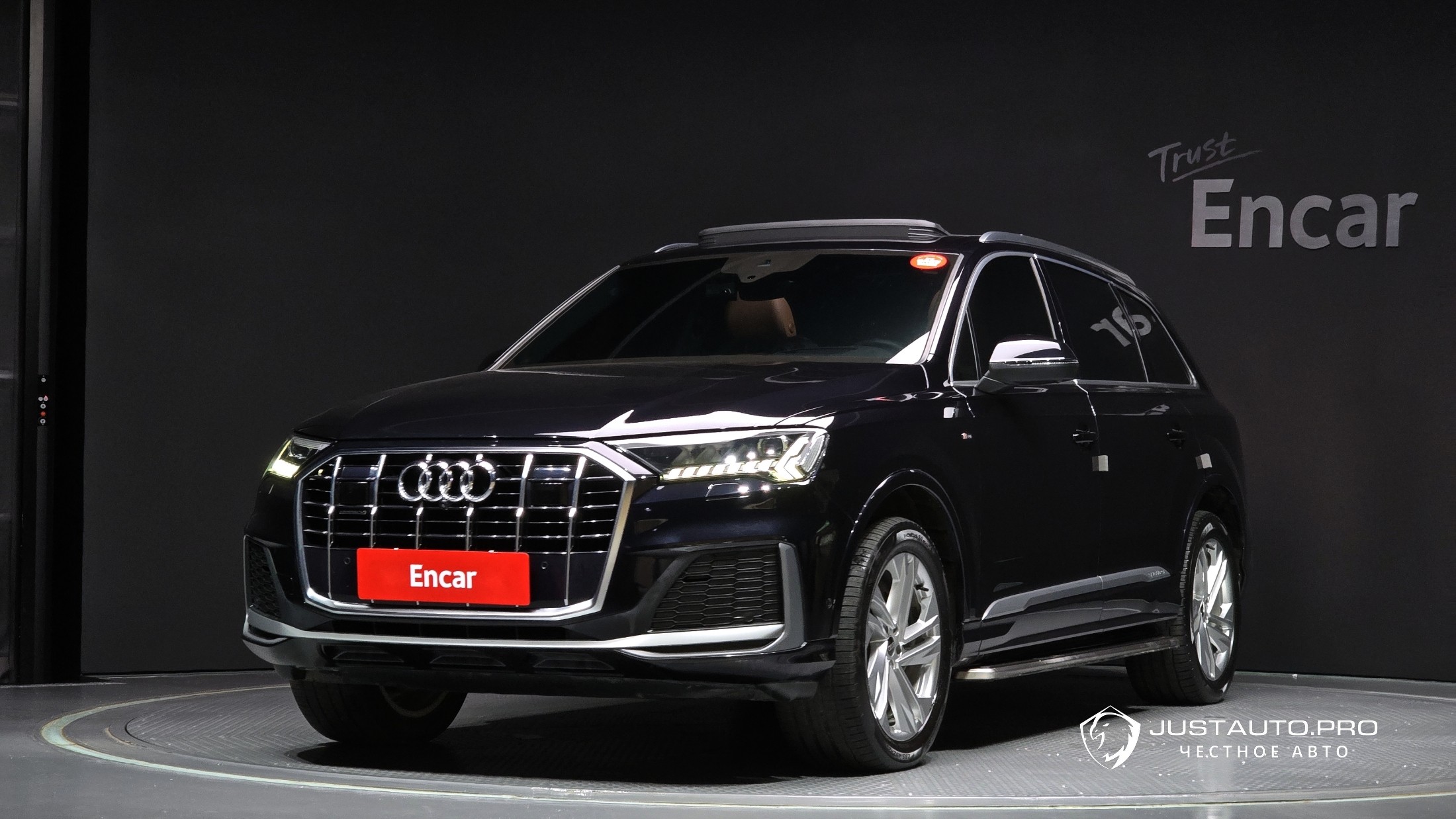 Автомобиль Audi Q7