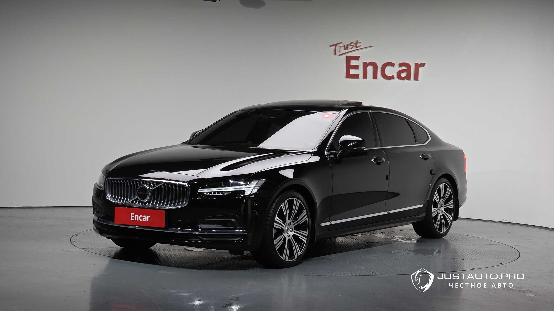 Автомобиль Volvo S90