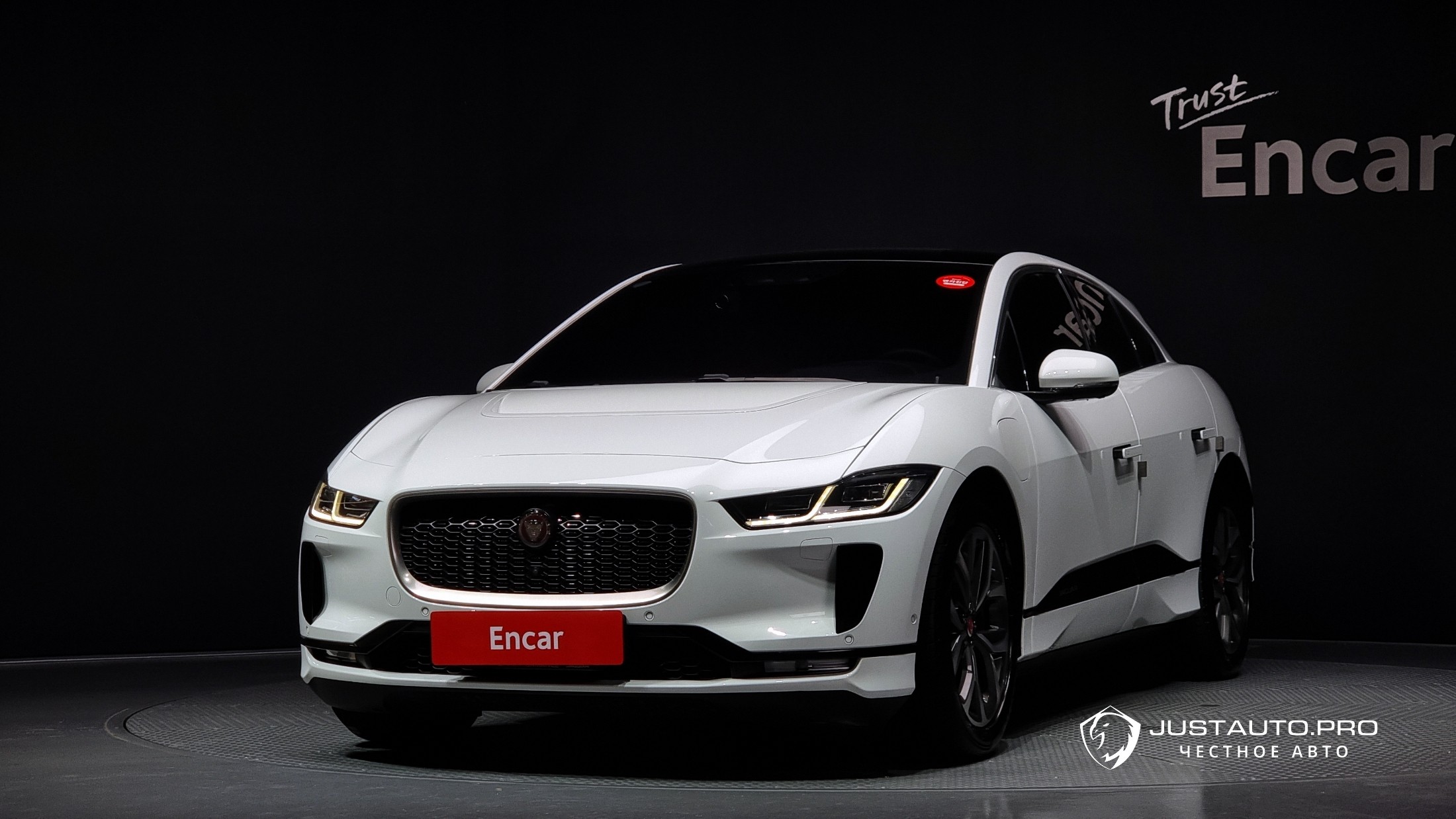Автомобиль Jaguar I-PACE