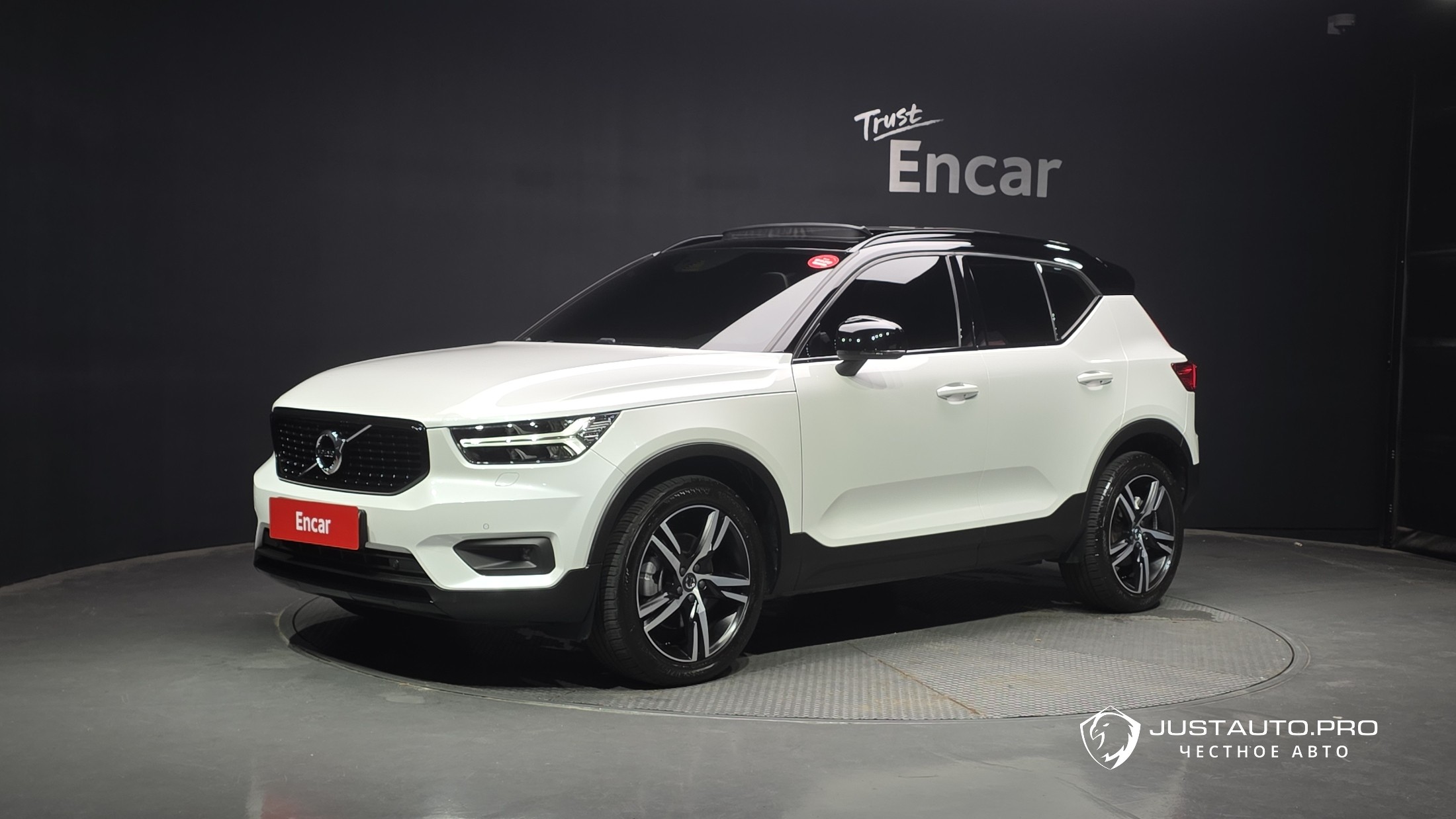 Автомобиль Volvo XC40