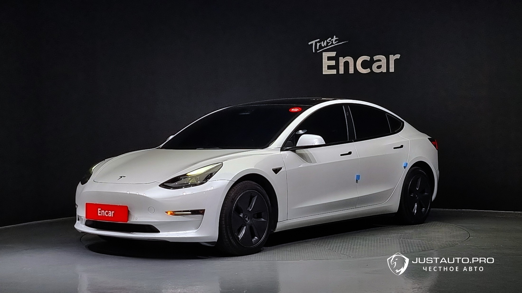 Автомобиль Tesla Model 3