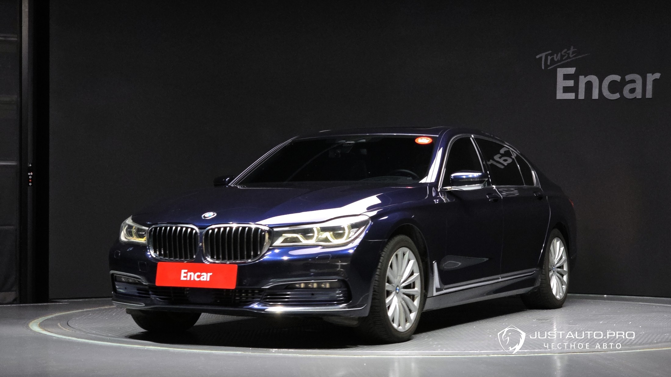 Автомобиль BMW 7-Series