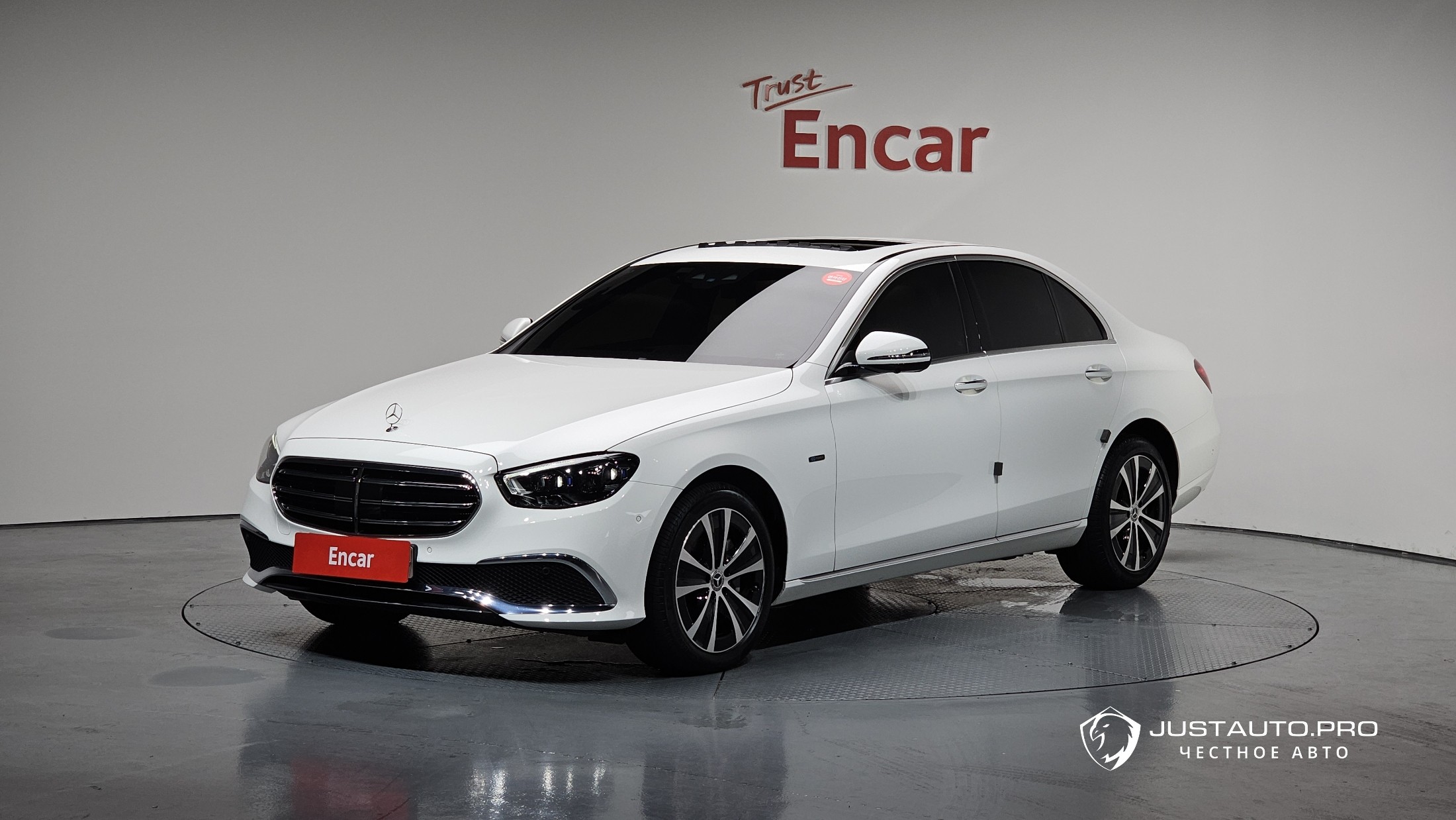 Автомобиль Mercedes-Benz E-Class