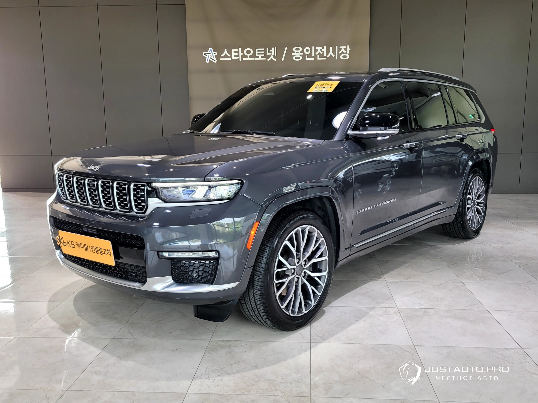 Автомобиль Jeep Cherokee