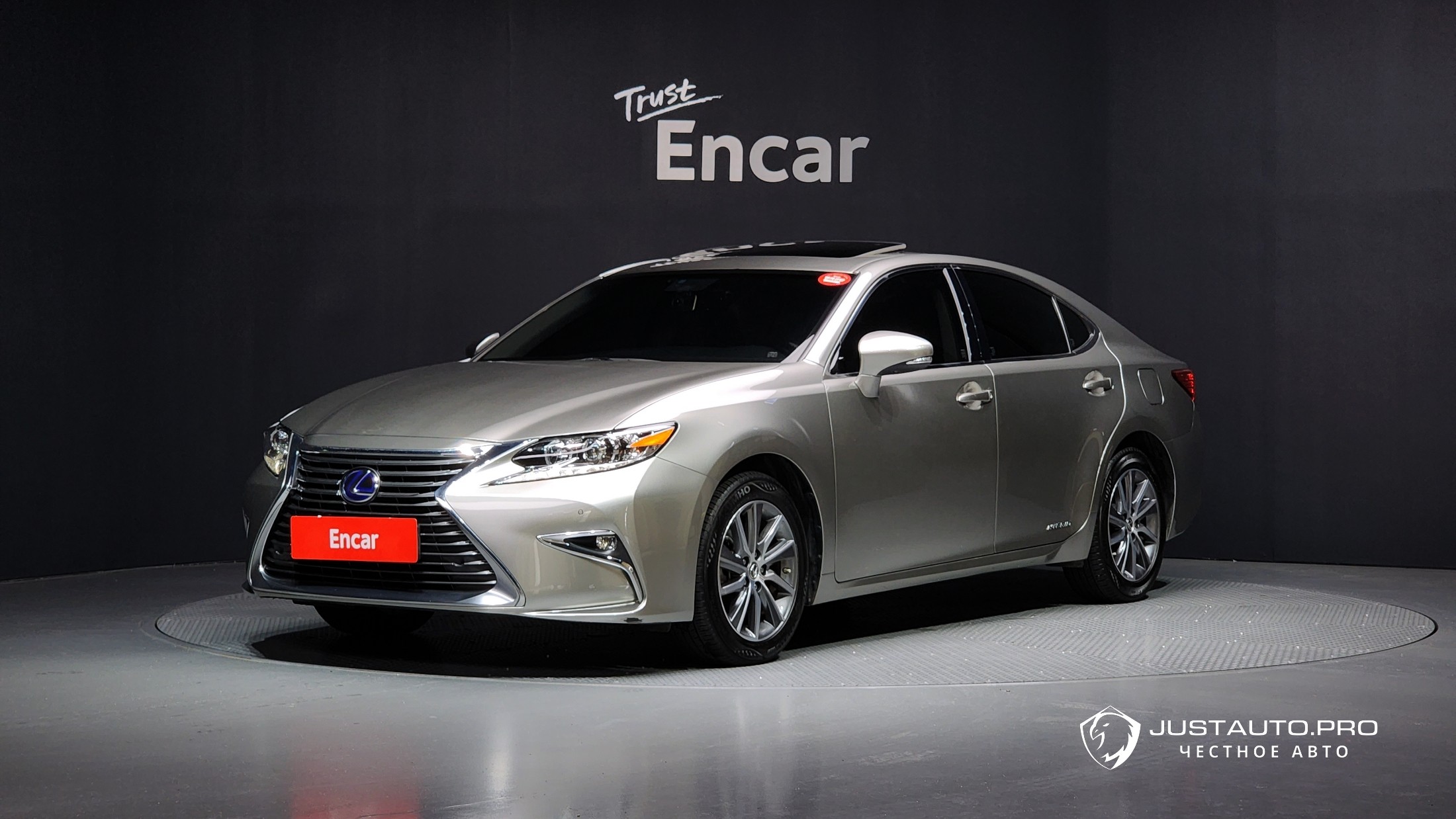 Автомобиль Lexus ES