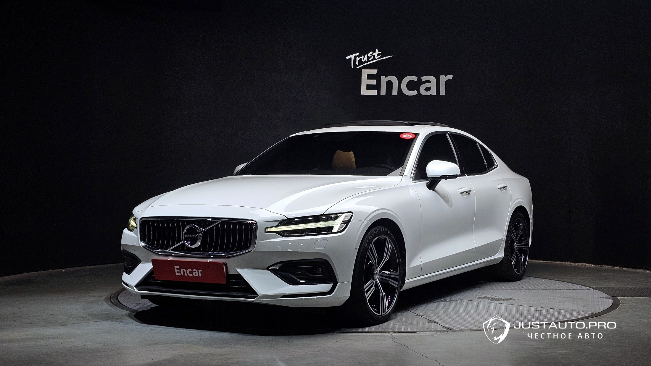 Автомобиль Volvo S60