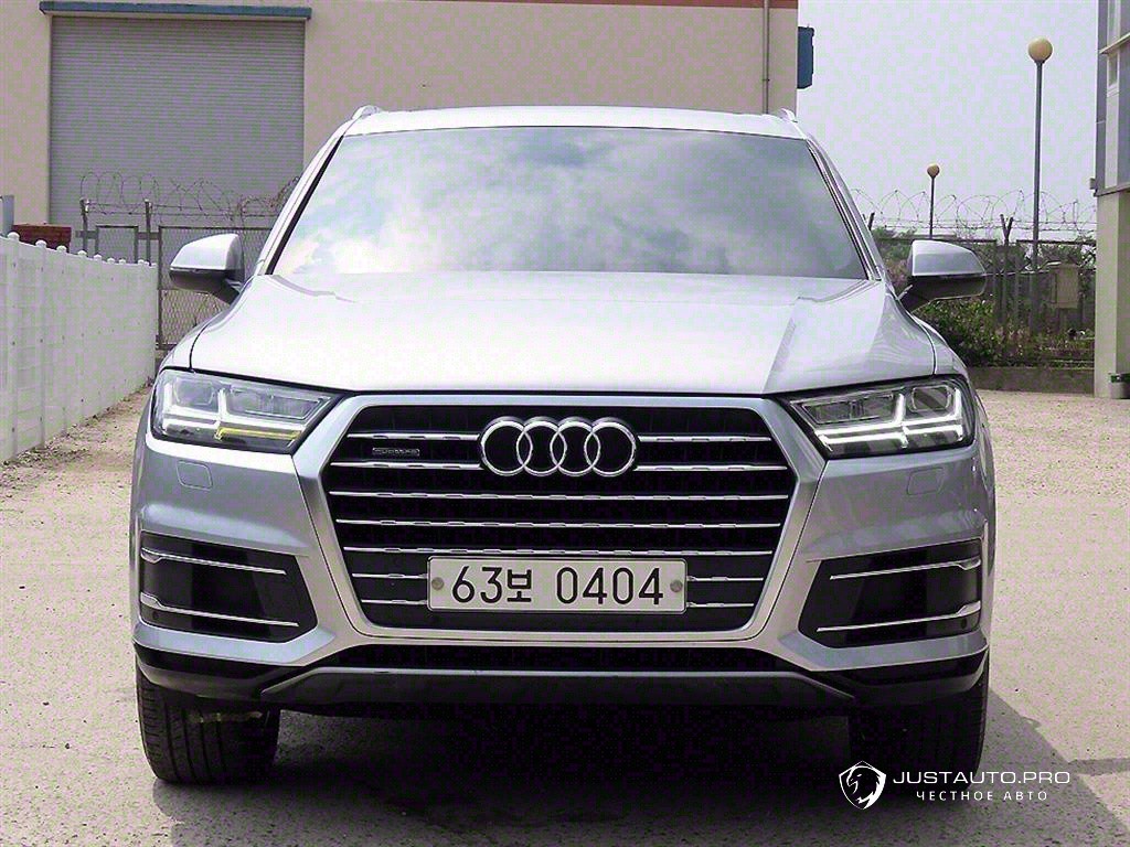 Автомобиль Audi Q7