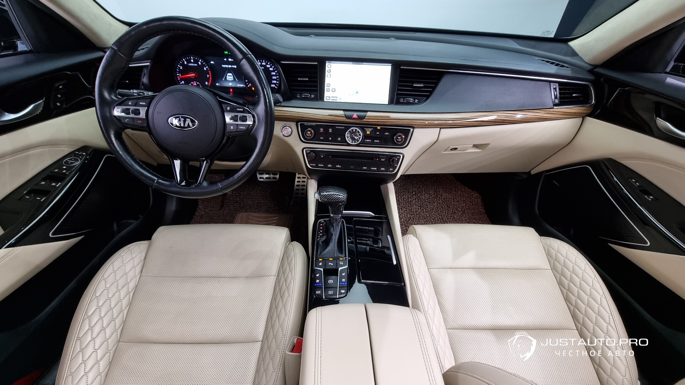 Автомобиль Kia K7
