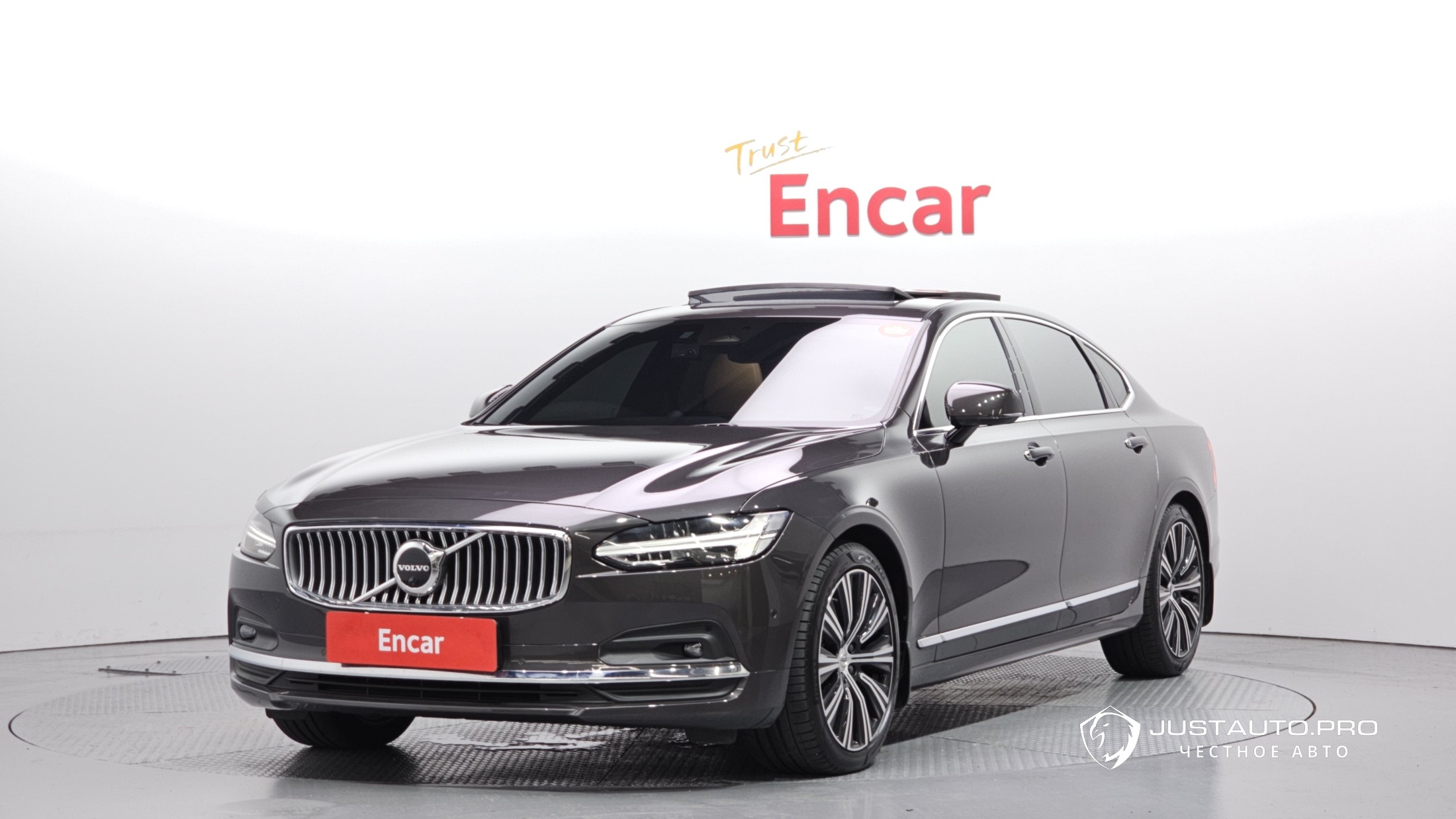 Автомобиль Volvo S90