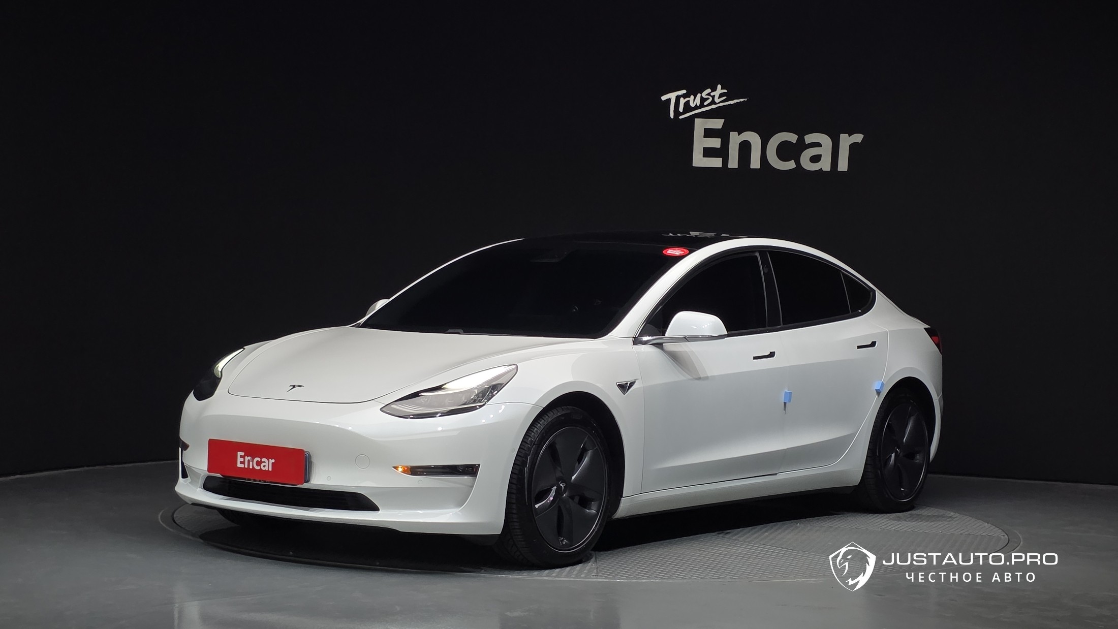 Автомобиль Tesla Model 3