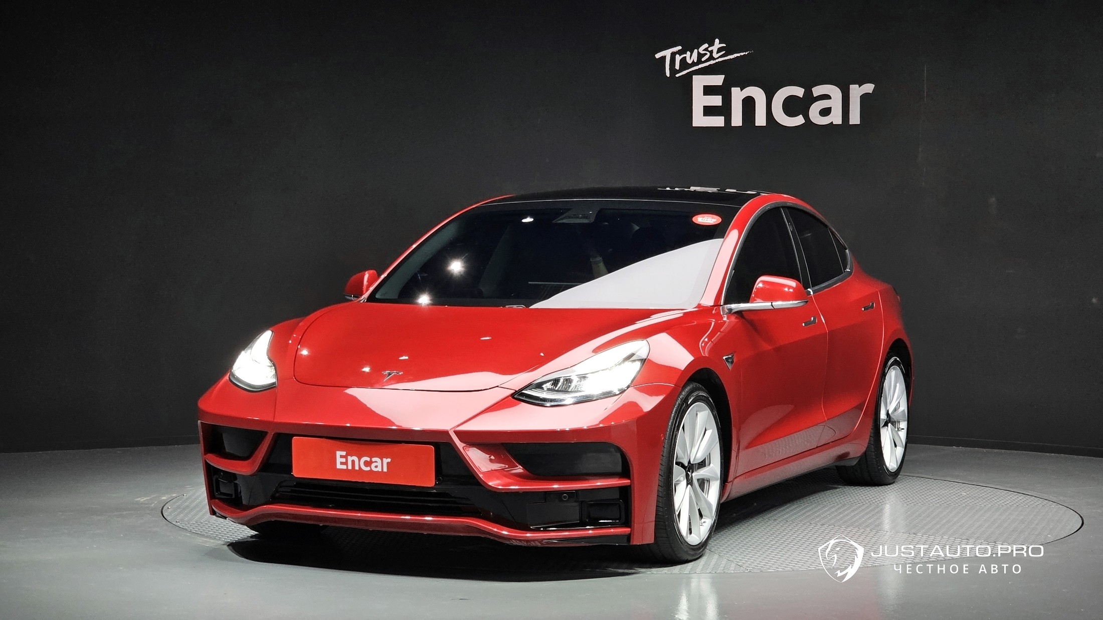 Автомобиль Tesla Model 3