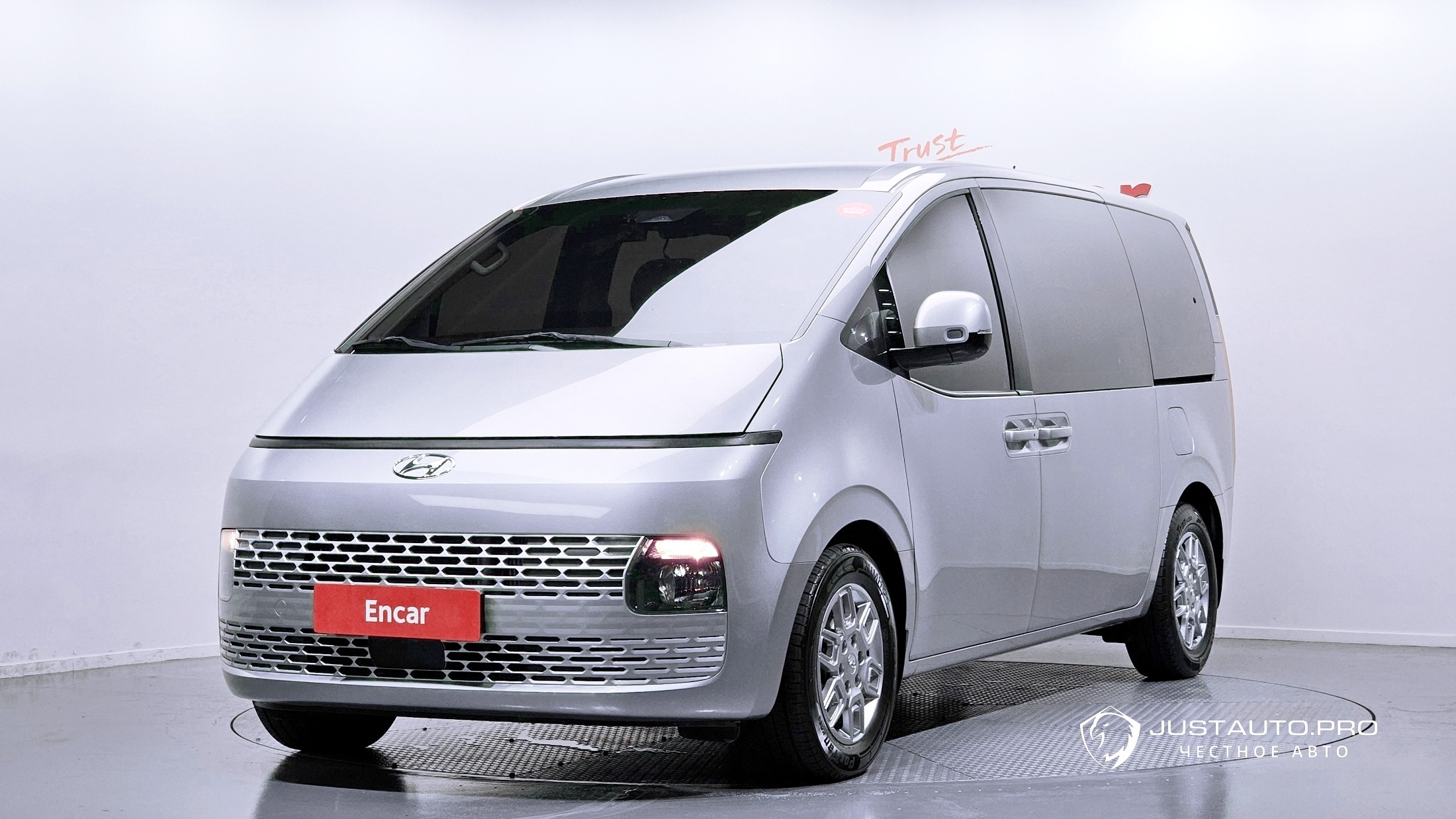 Автомобиль Hyundai Staria