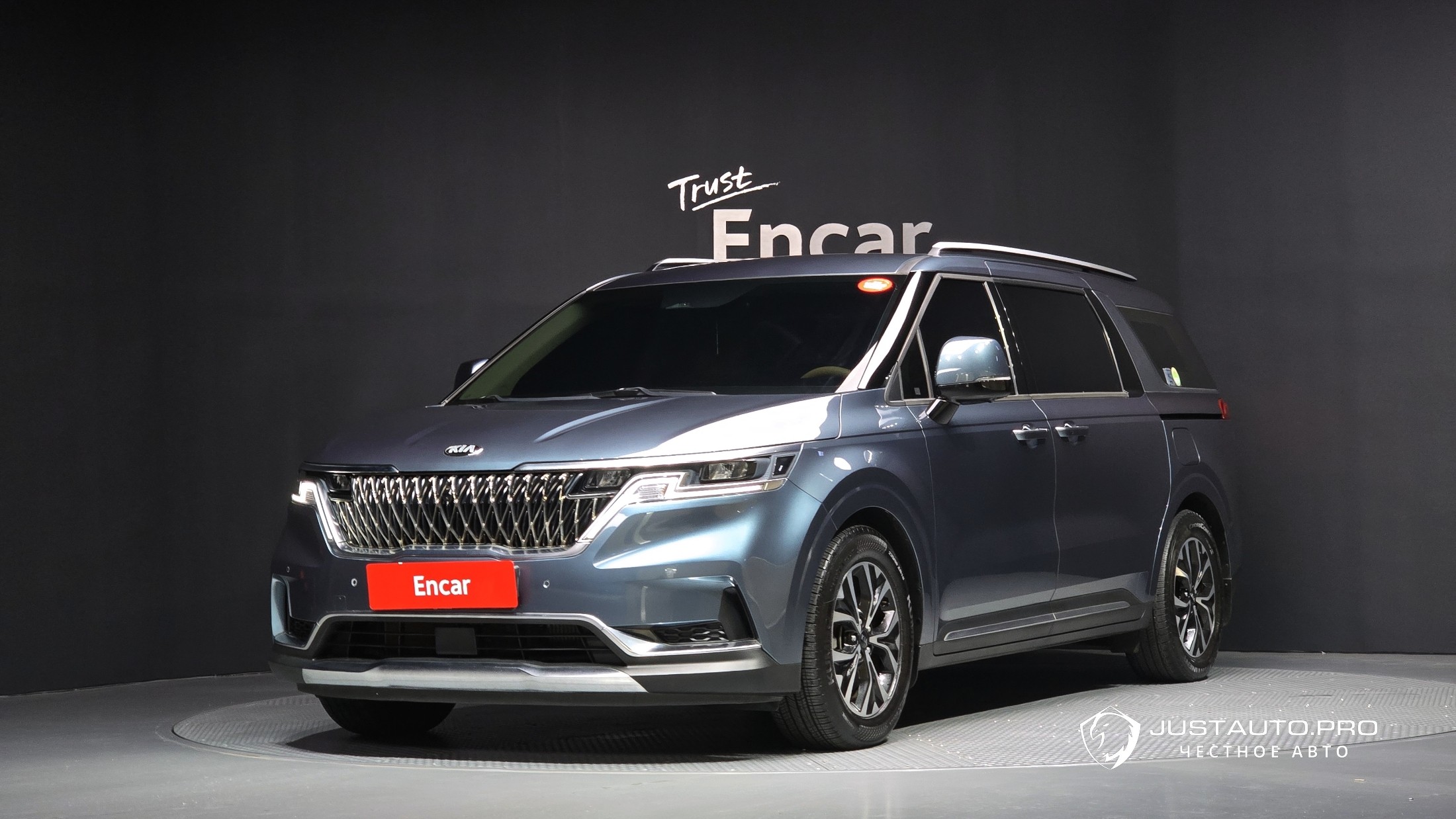 Автомобиль Kia Canival