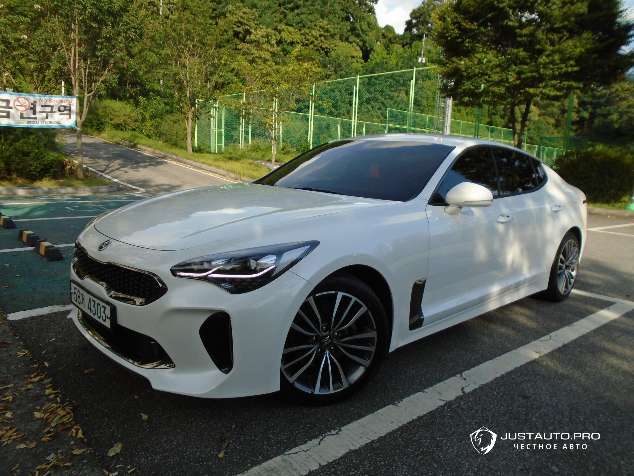 Автомобиль Kia Stinger