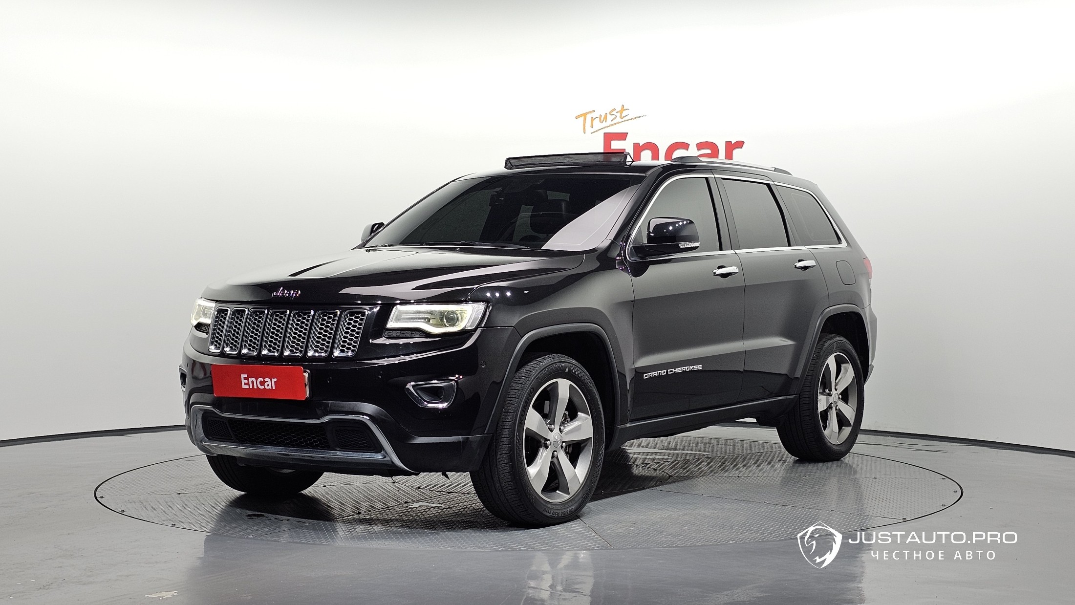 Автомобиль Jeep Cherokee