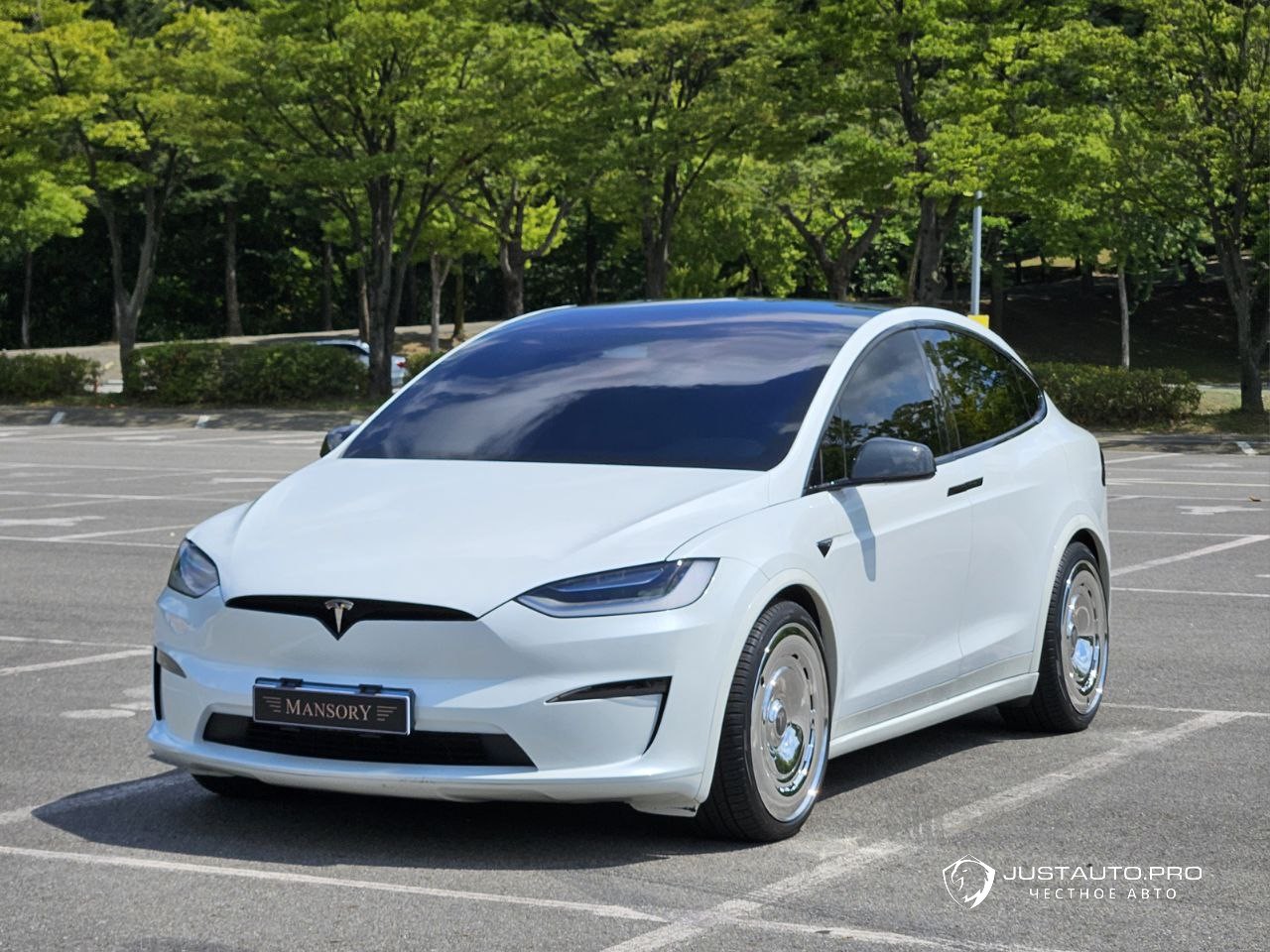 Автомобиль Tesla Model X