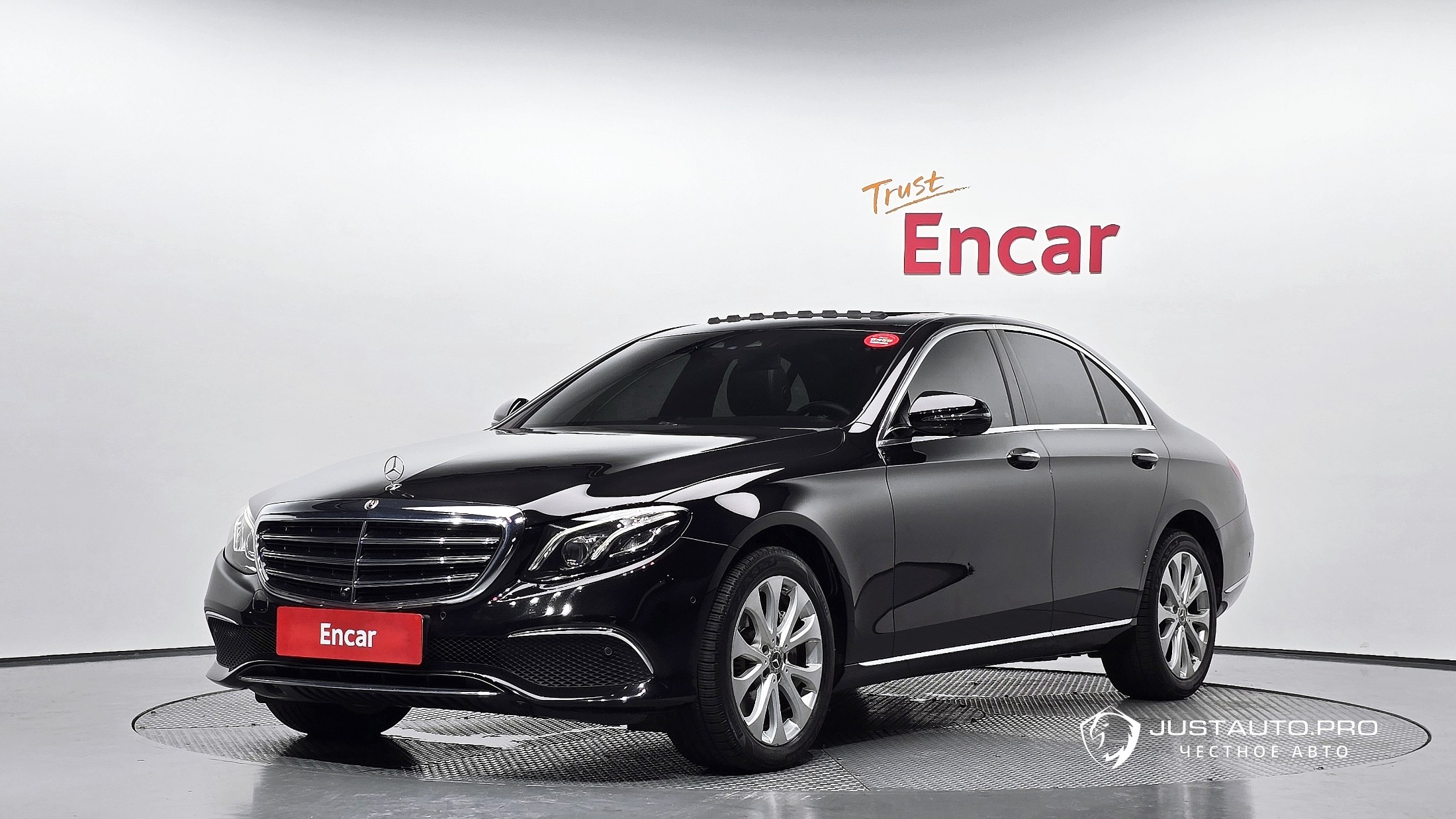 Автомобиль Mercedes-Benz E-Class