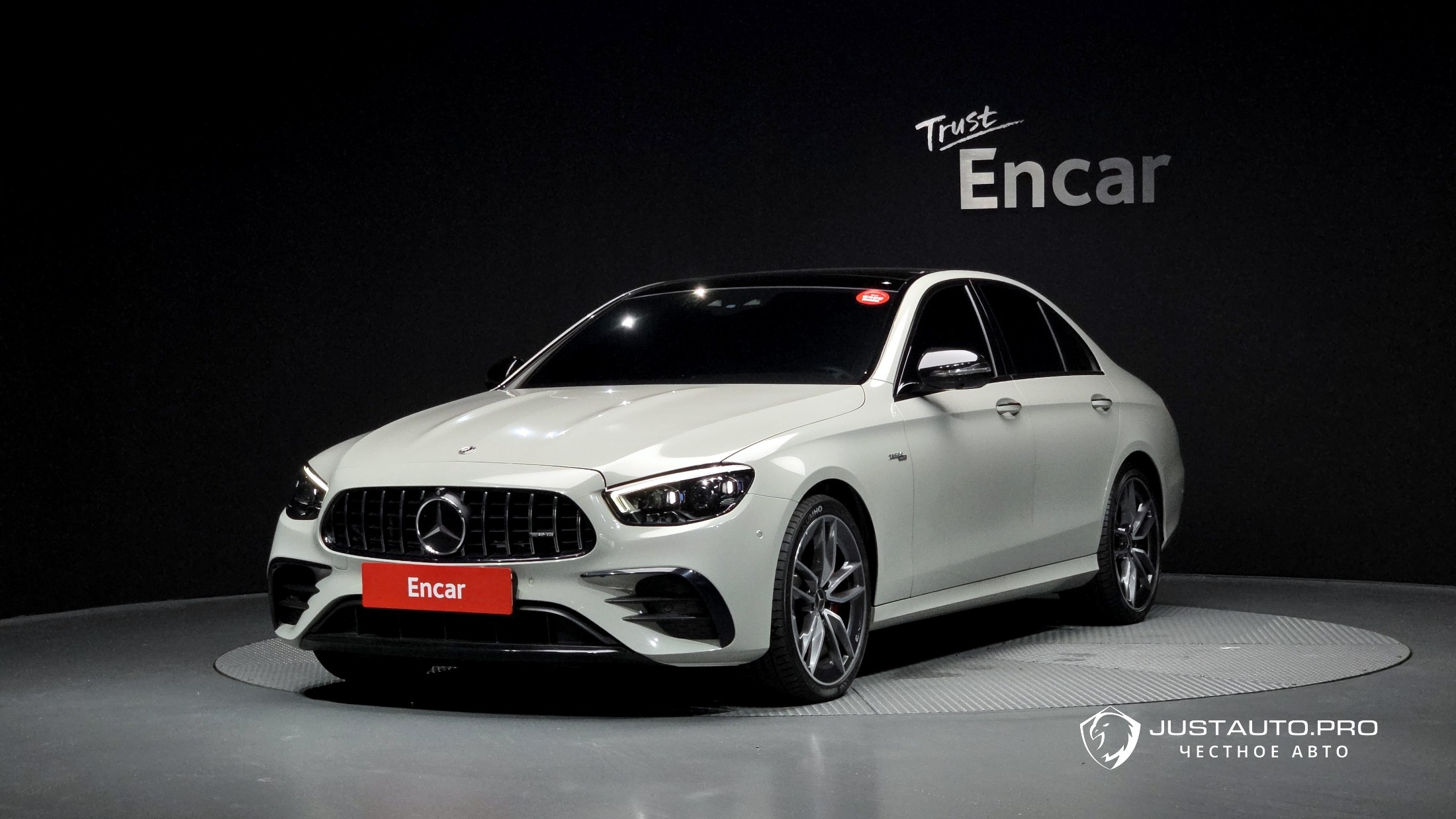 Автомобиль Mercedes-Benz E-Class