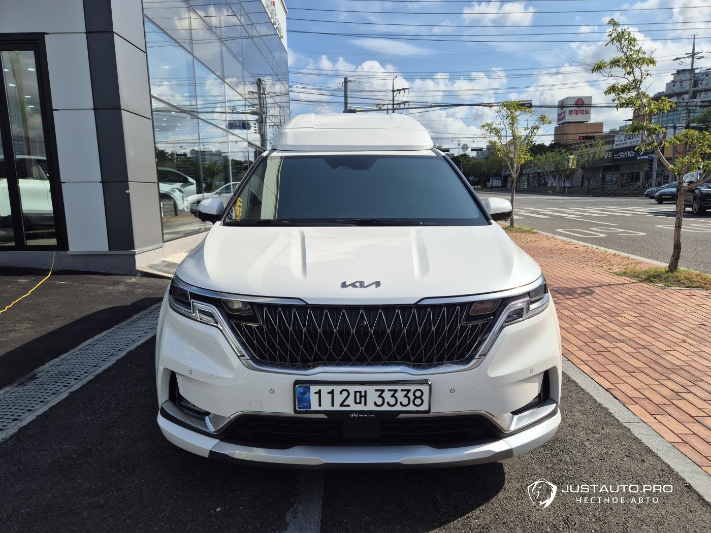 Автомобиль Kia Canival