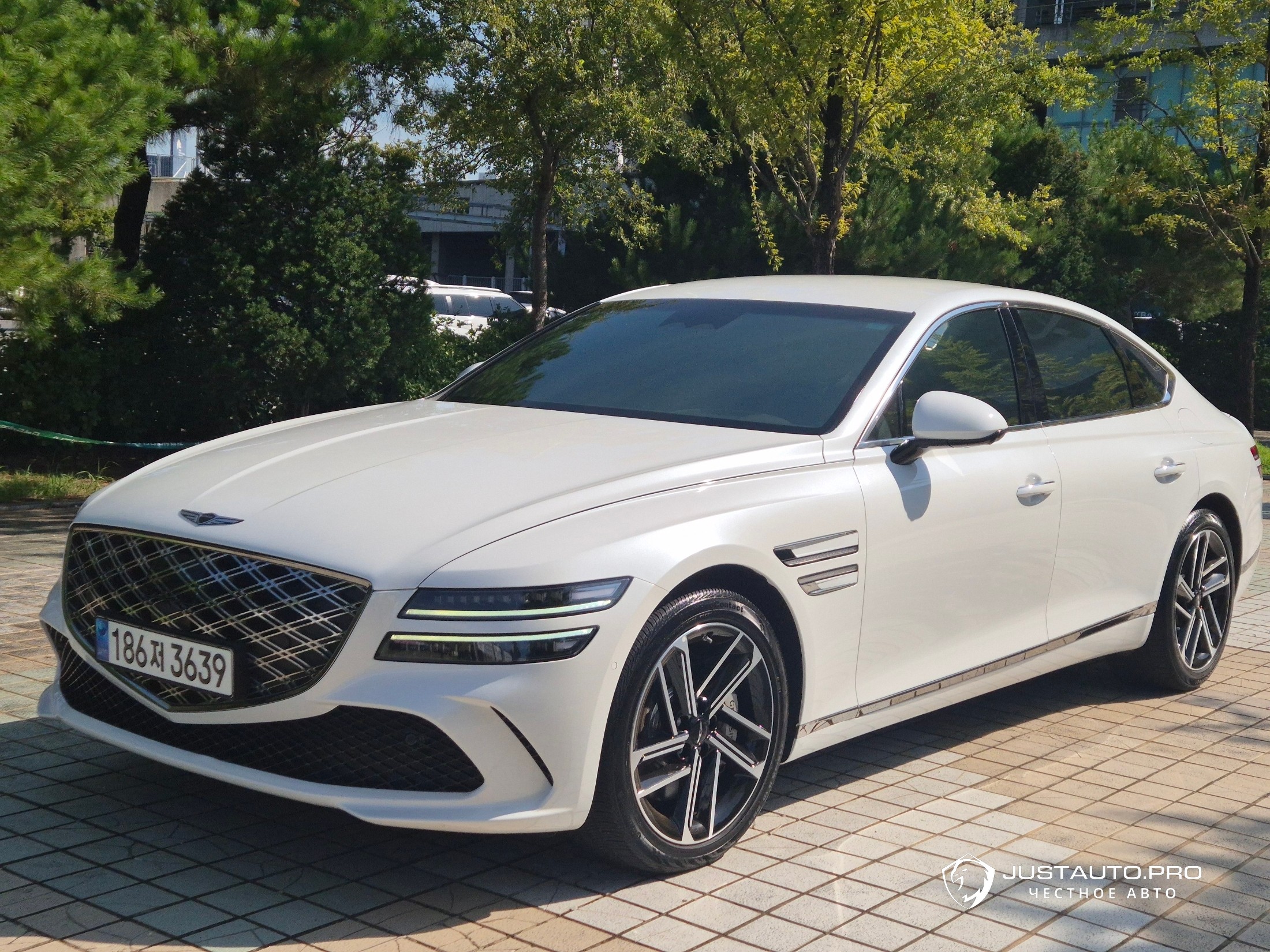 Автомобиль Genesis G80