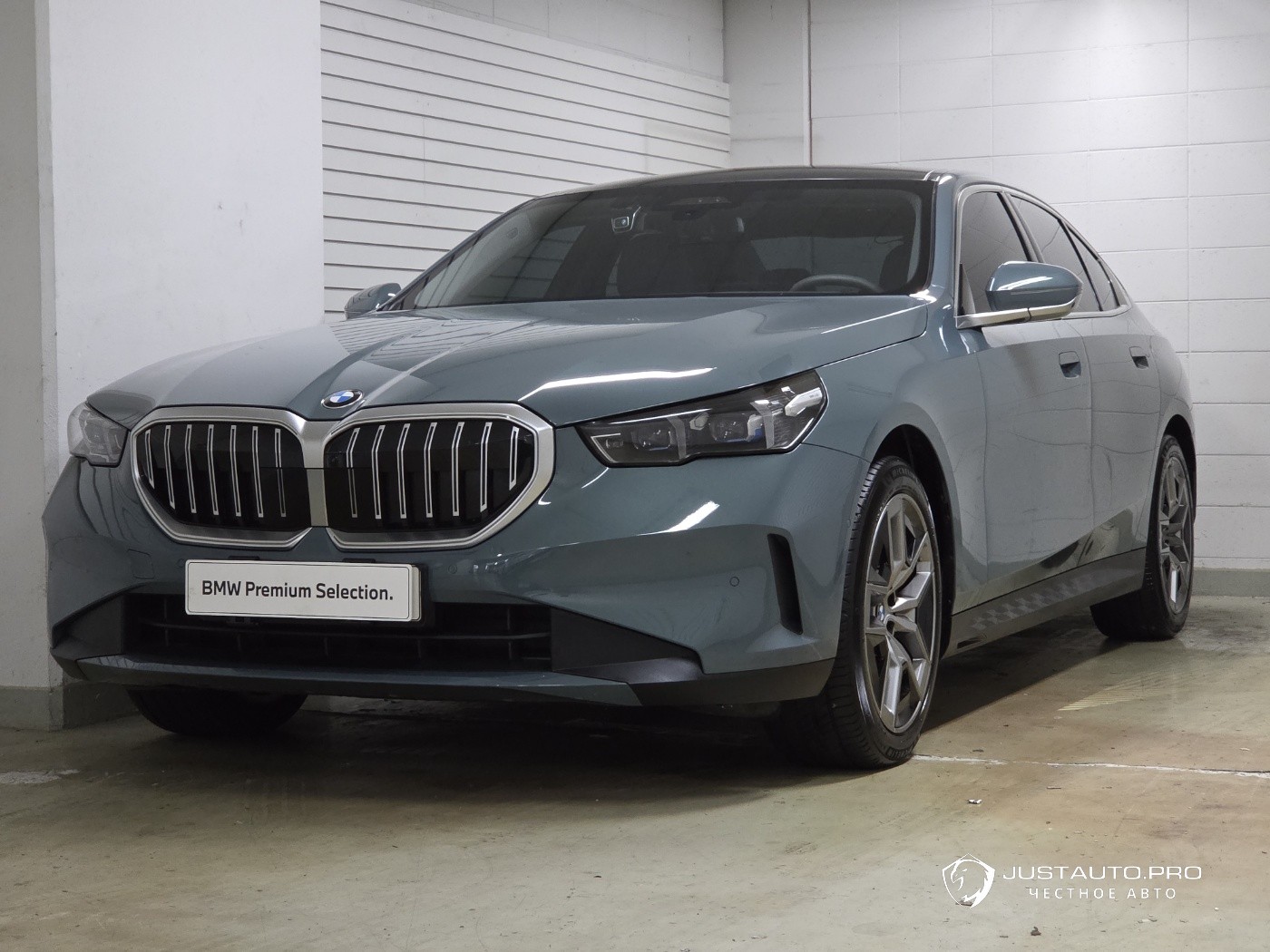 Автомобиль BMW 5-Series