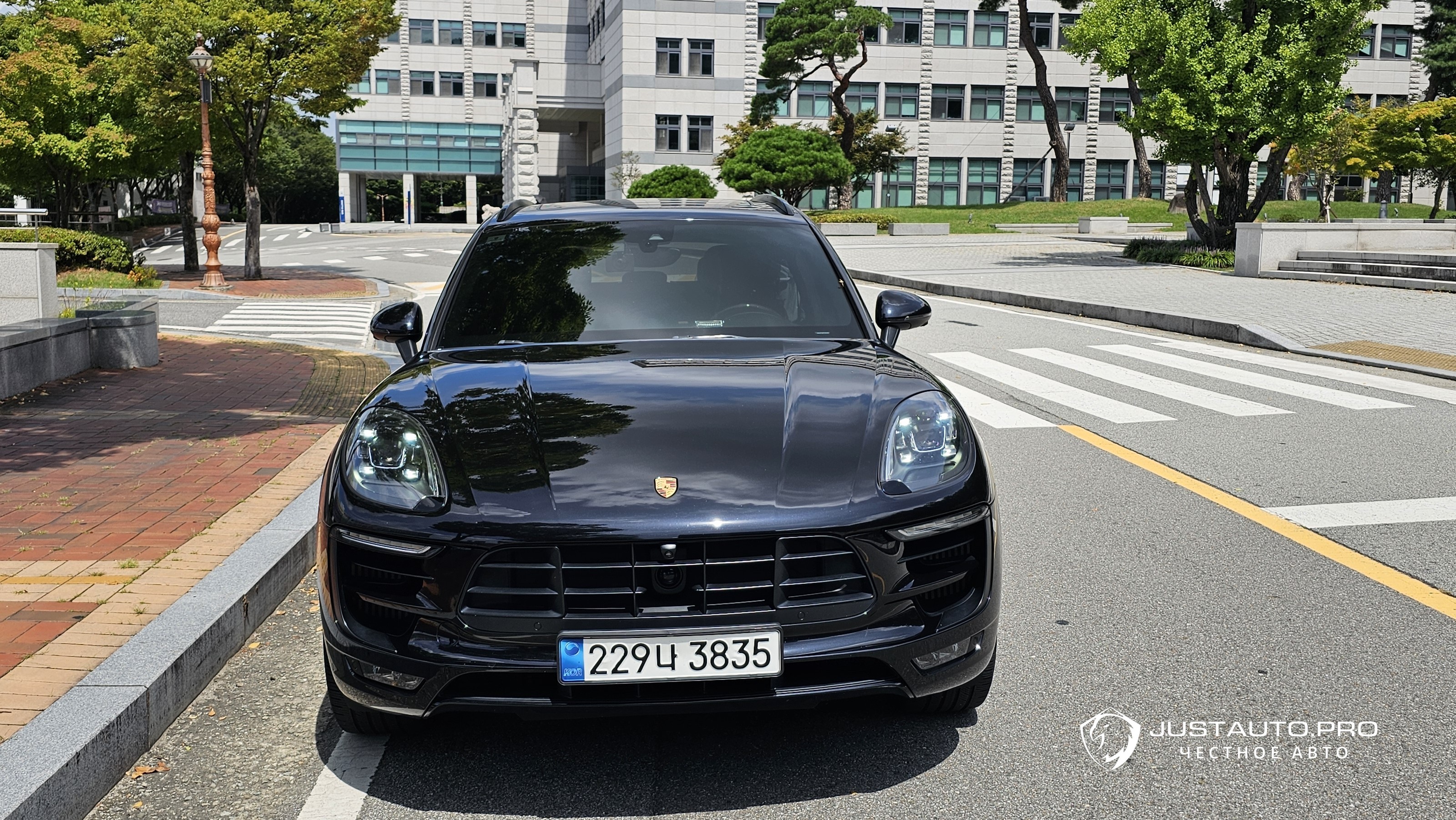 Автомобиль Porsche Macan