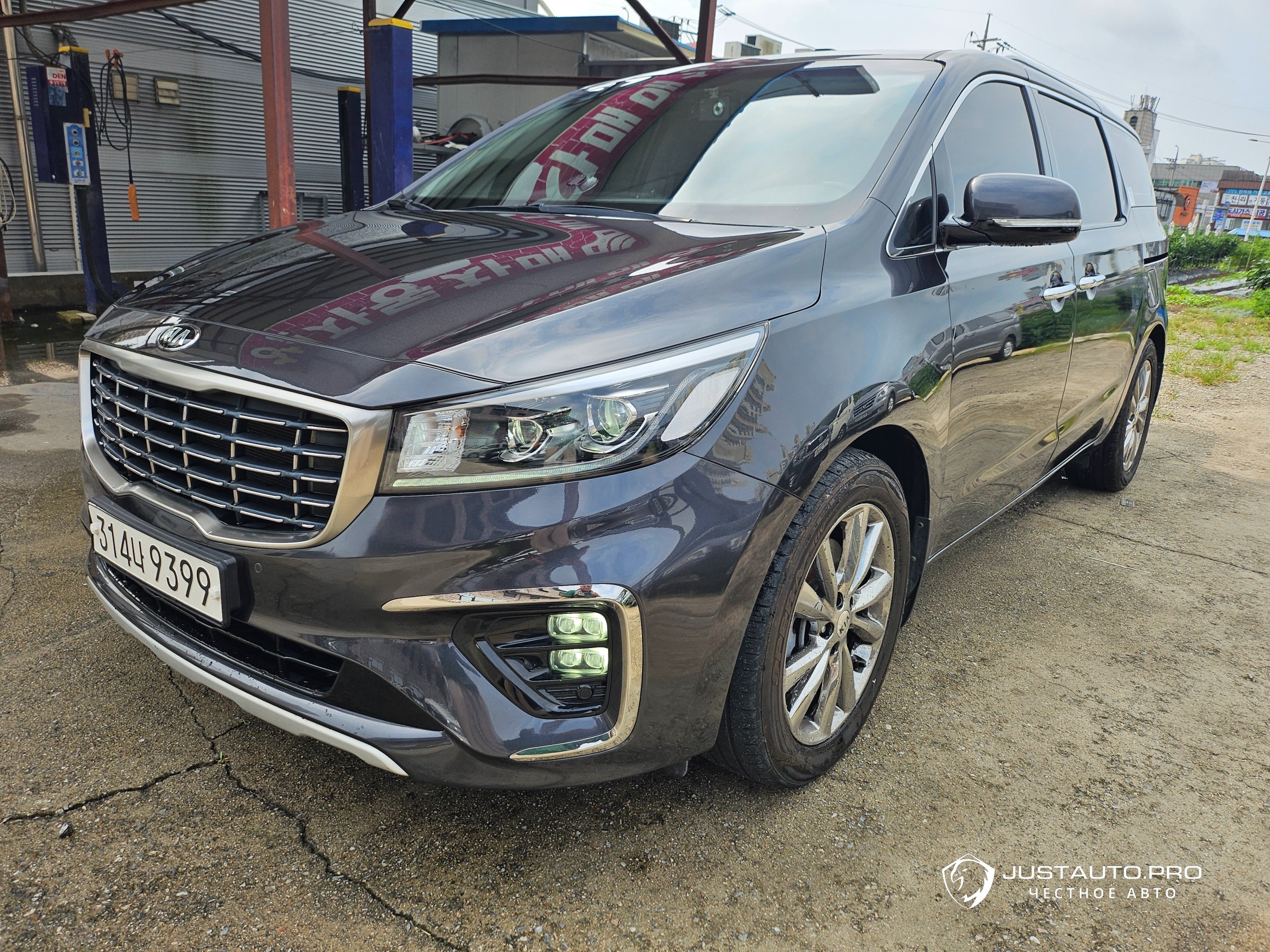 Автомобиль Kia Canival