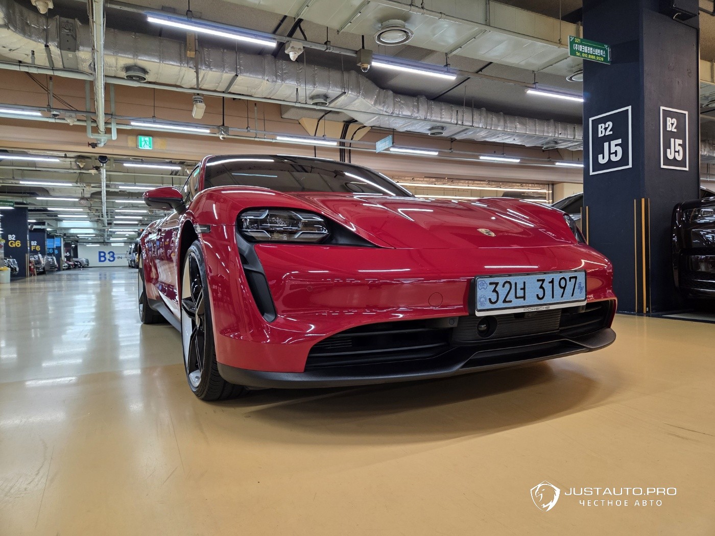 Автомобиль Porsche Taycan