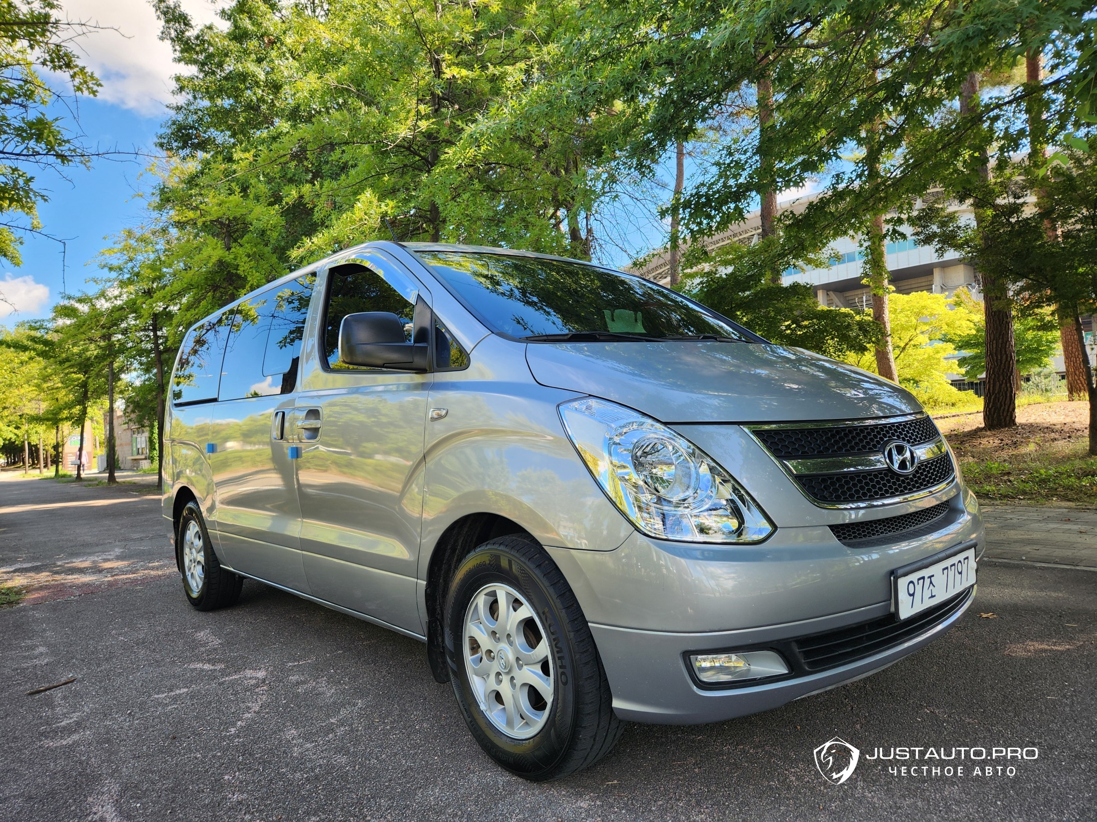 Автомобиль Hyundai Starex