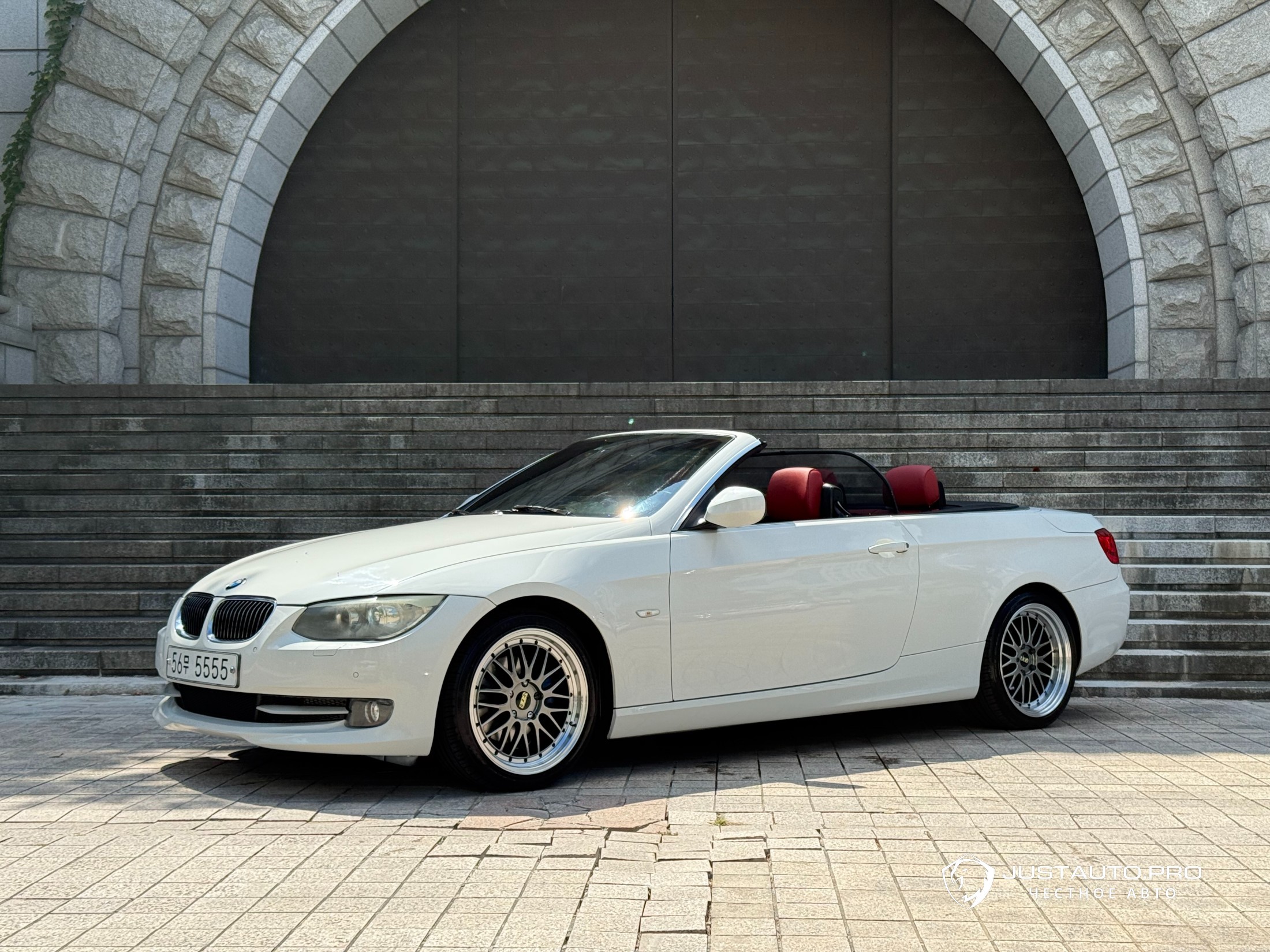 Автомобиль BMW 3-Series