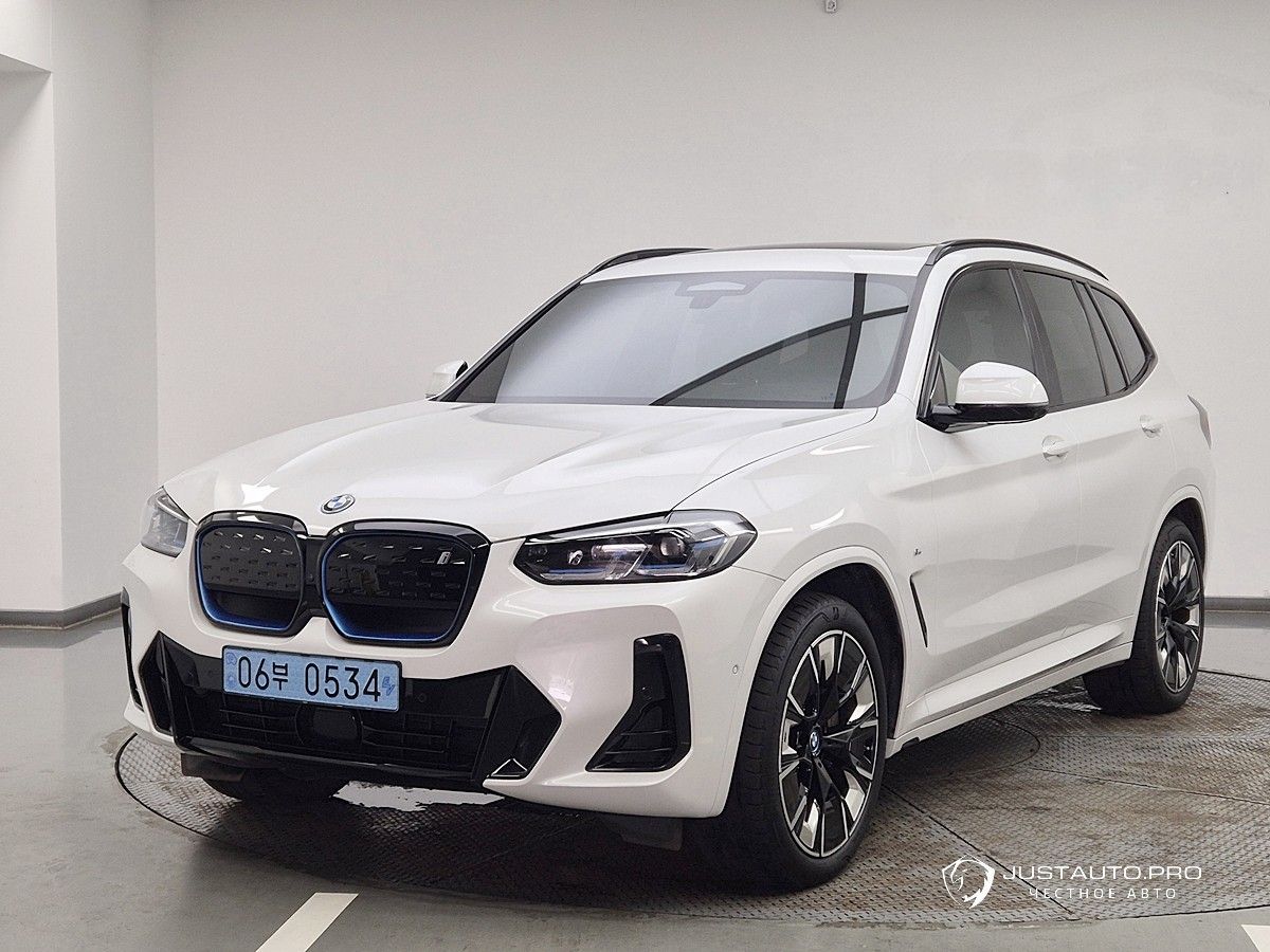 Автомобиль BMW iX3