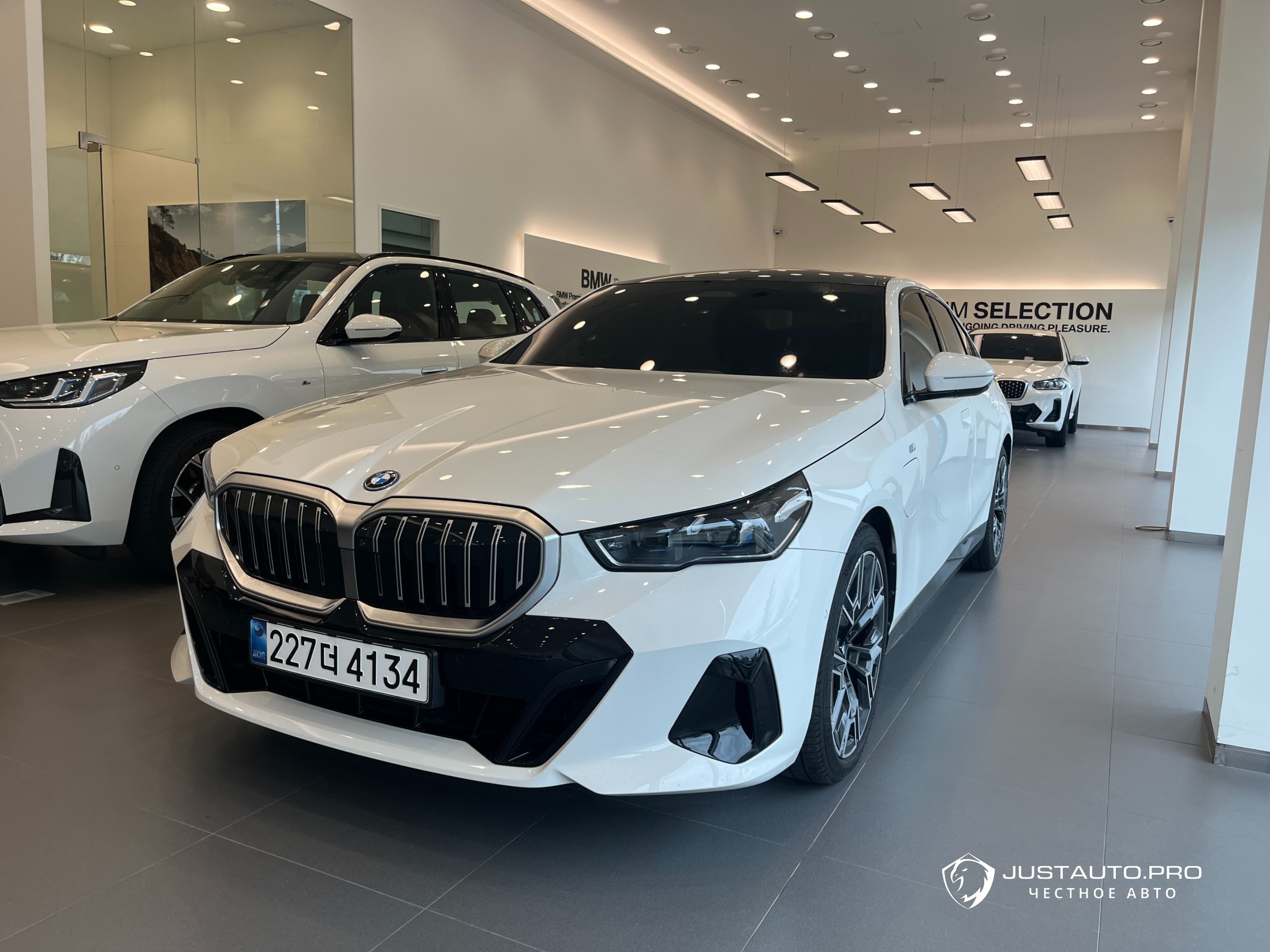 Автомобиль BMW 5-Series