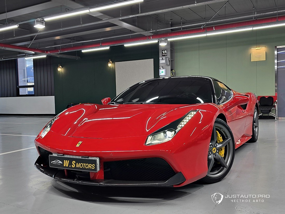 Автомобиль Ferrari 488